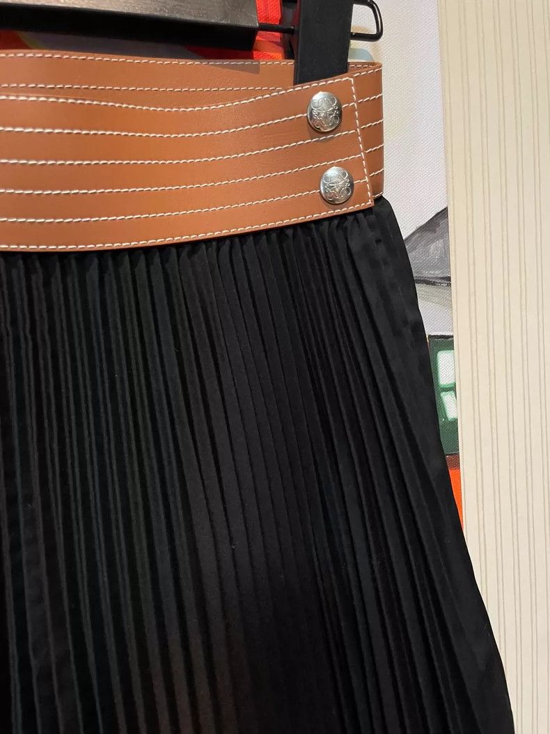 Loewe LOEWE Classic elegant matching leather pleated skirt Size 42" / US 20 - 6 Thumbnail