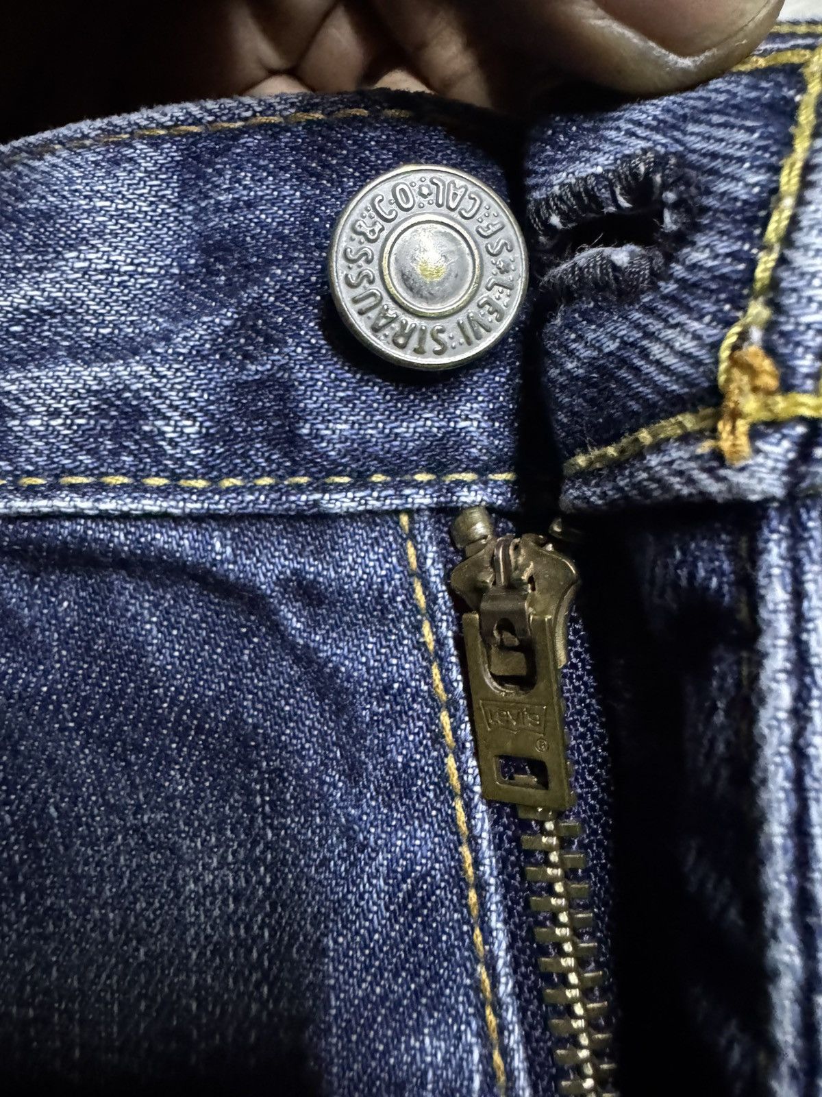 Levi's Vintage Levis 702 90s Faded Wash Distressed Straight Jeans Size US 32 / EU 48 - 11 Thumbnail
