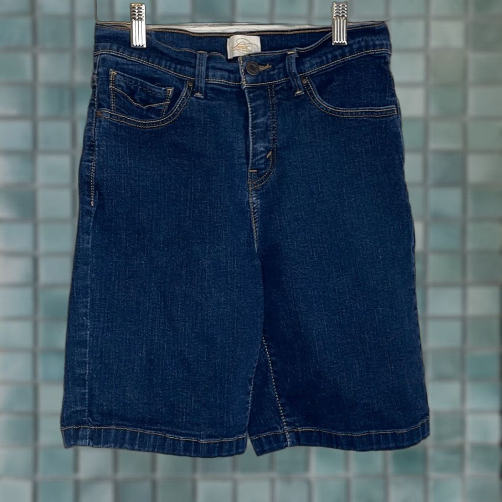 Levi's VINTAGE Levi’s 512 San Francisco Bermuda Jeans Shorts Women size 8 Blue Slimming Perfectly Slimming Size 30" / US 8 / IT 44 - 1 Thumbnail