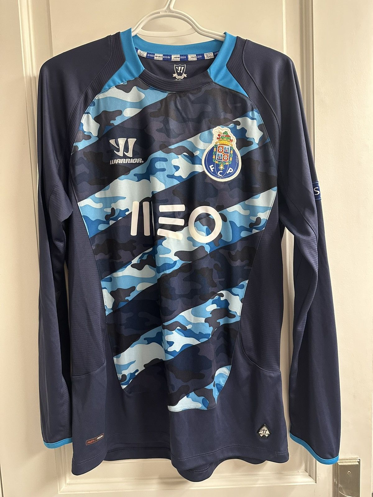 Warrior FC Porto x Ruben Neves x Champions League x Match Worn Size US M / EU 48-50 / 2 - 1 Thumbnail
