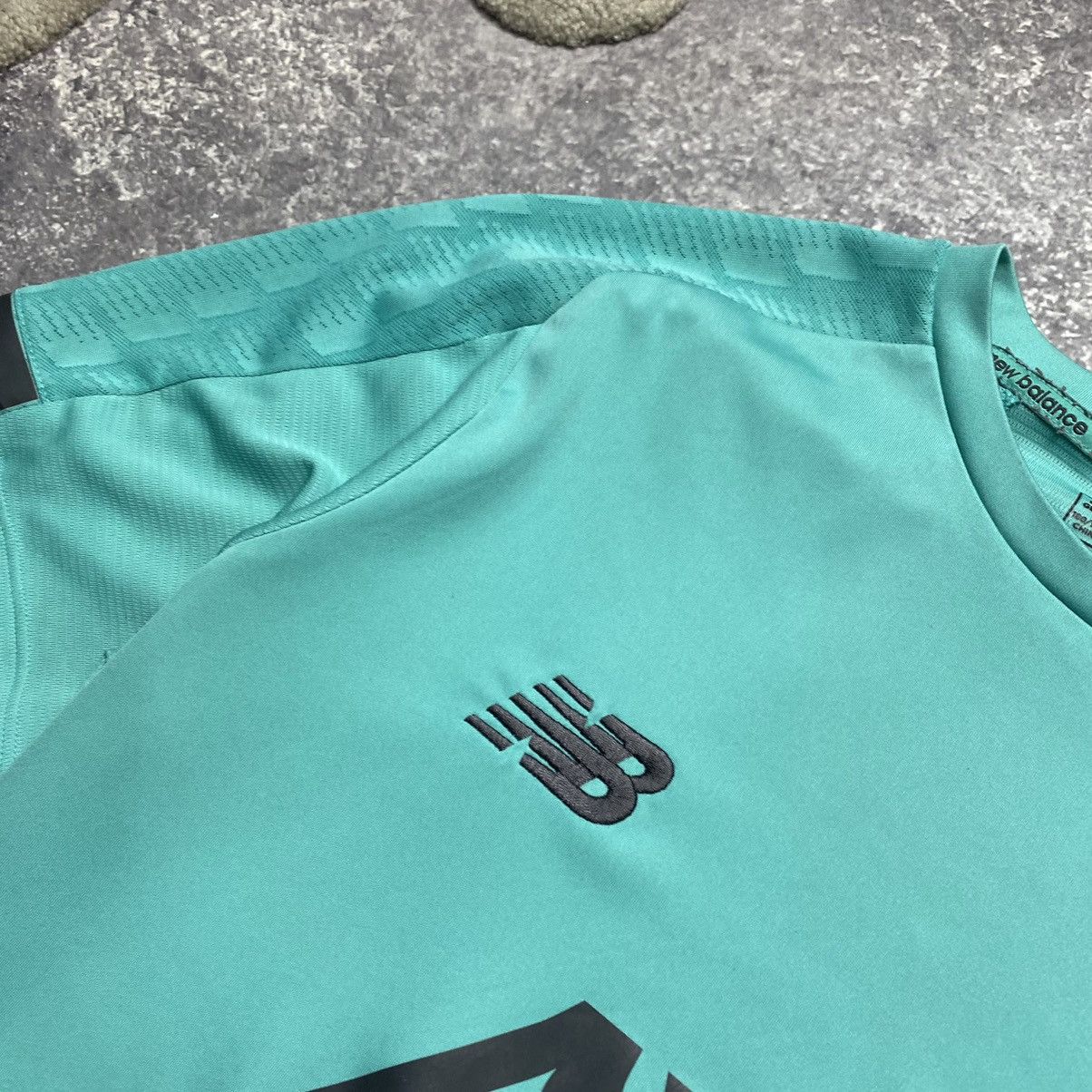 New Balance Men’s New Balance Liverpool Big Logo Training soccer jersey Size US L / EU 52-54 / 3 - 4 Thumbnail