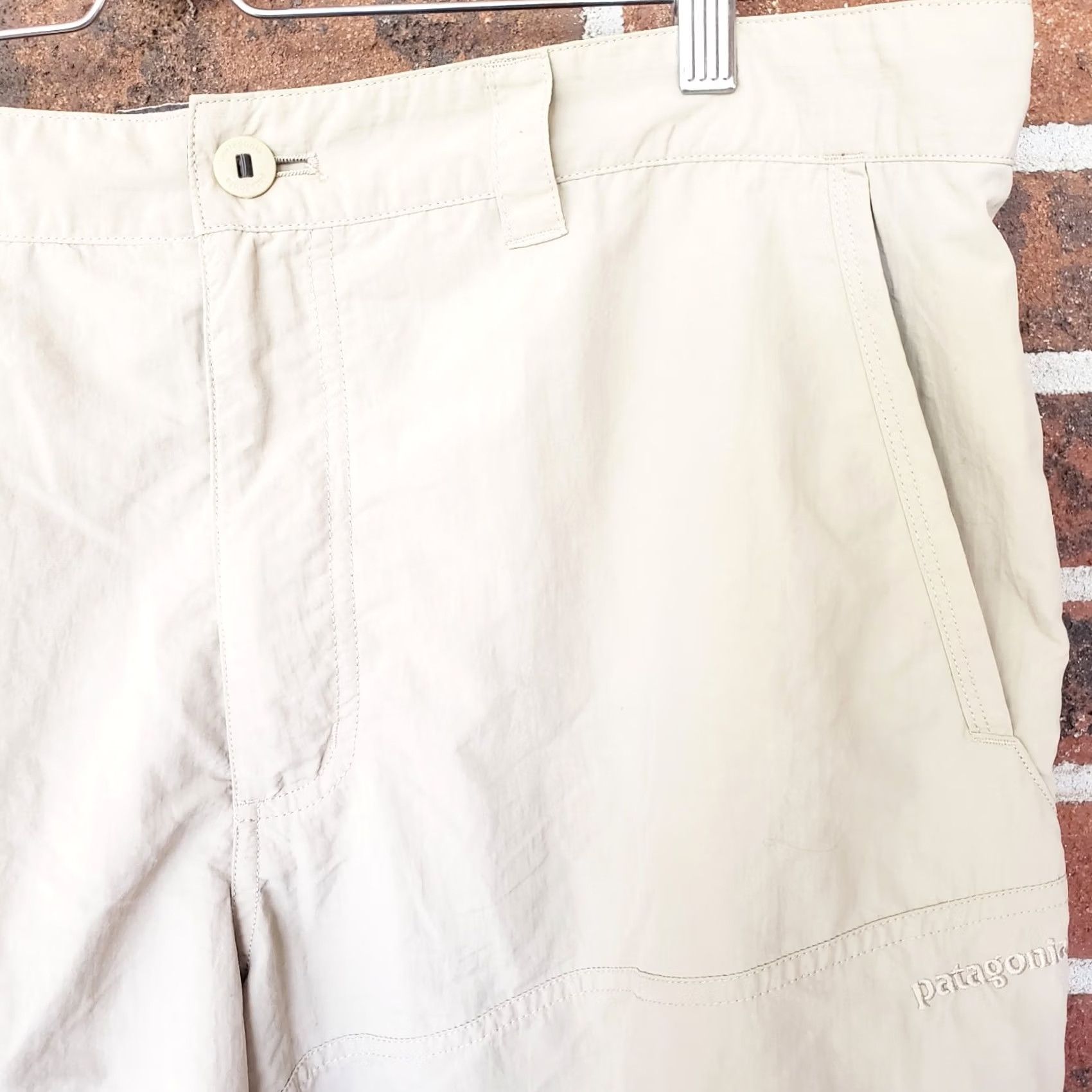 Patagonia VINTAGE Patagonia Shorts Men XL Beige Khaki Nylon Hiking Tech Pockets 38x8 Work Wear Size US 36 / EU 52 - 4 Thumbnail