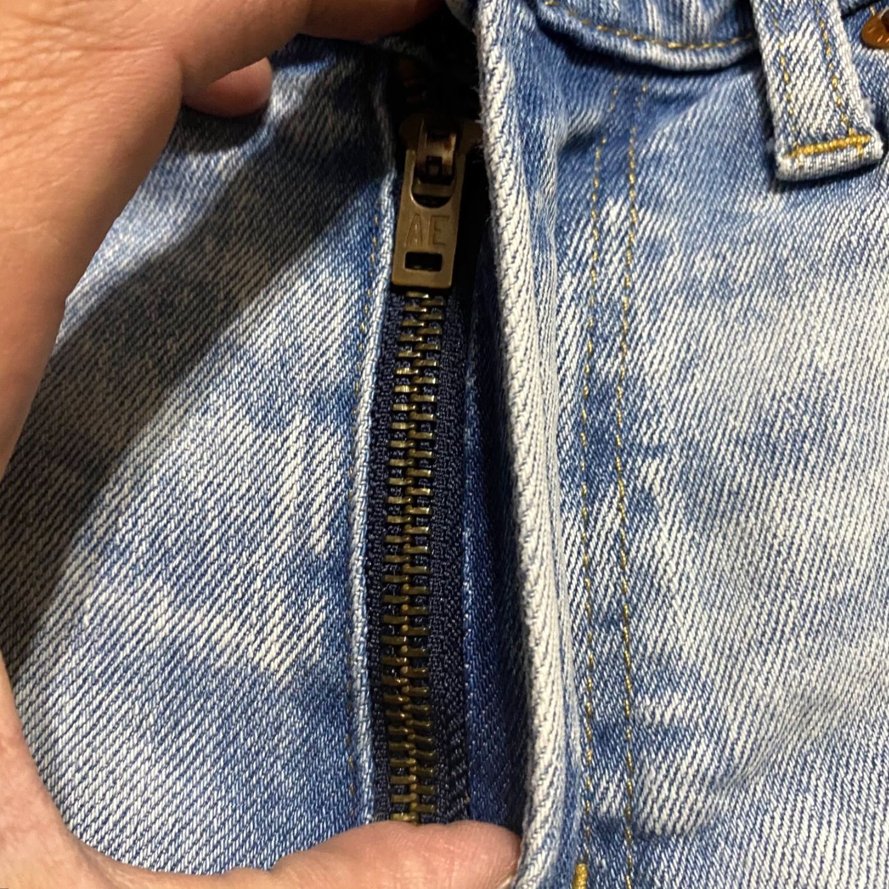American Eagle Outfitters American Eagle Jeans Mens 30x34 Blue Denim Slim Straight Light Wash Distressed Size US 28 / EU 44 - 7 Thumbnail