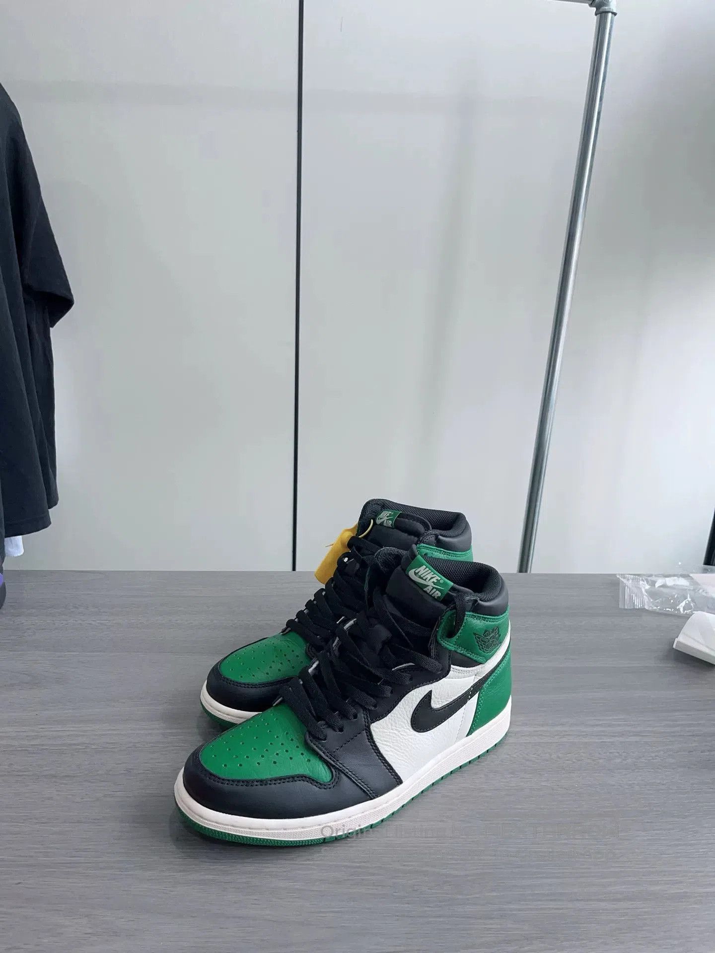 Jordan Brand AJ1 Black Green Toe. Size US 10 / EU 43 - 2 Thumbnail