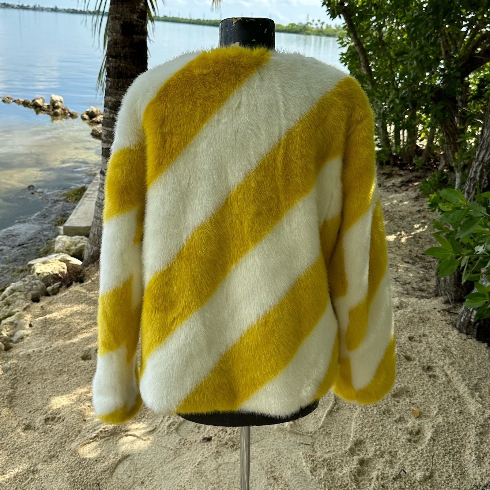 Sam Edelman Sam Edelman Reversible Yellow Faux Fur Jacket Coat Size L Size L / US 10 / IT 46 - 3 Thumbnail