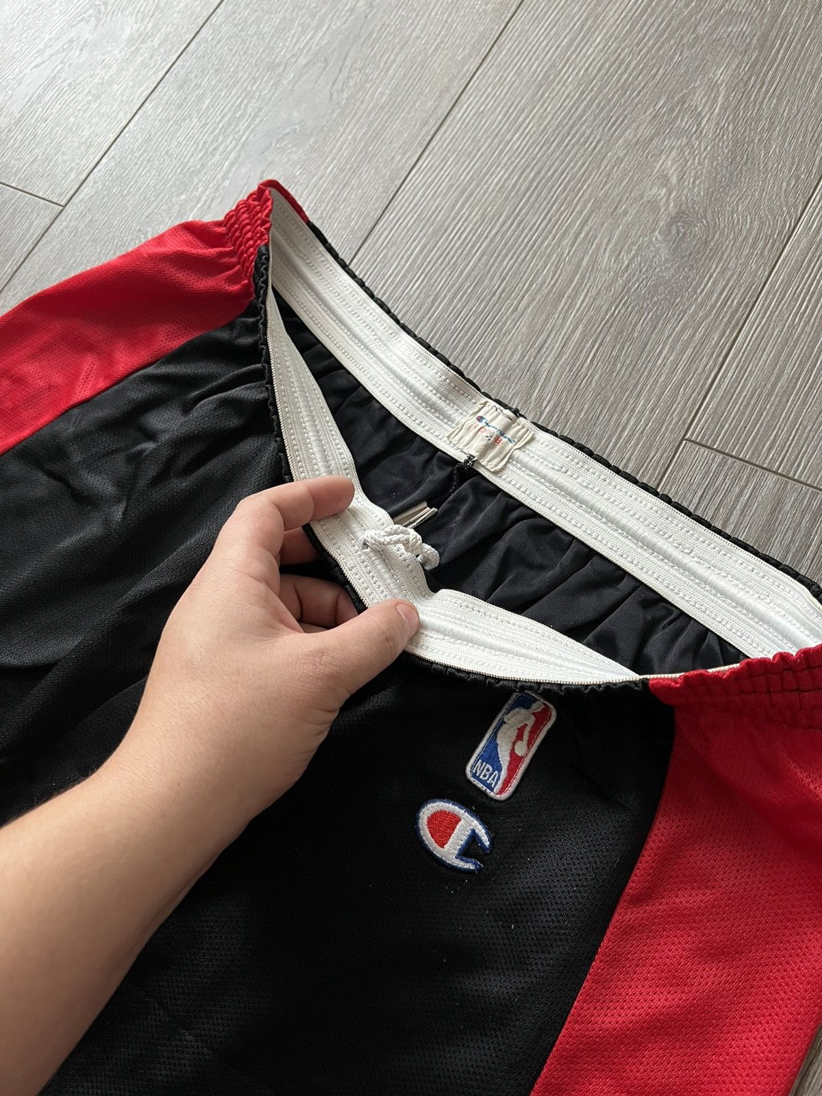 Champion × NBA × Vintage VINTAGE MIAMI HEAT NBA BASKETBALL SHORTS CHAMPION Size US 32 / EU 48 - 9 Thumbnail