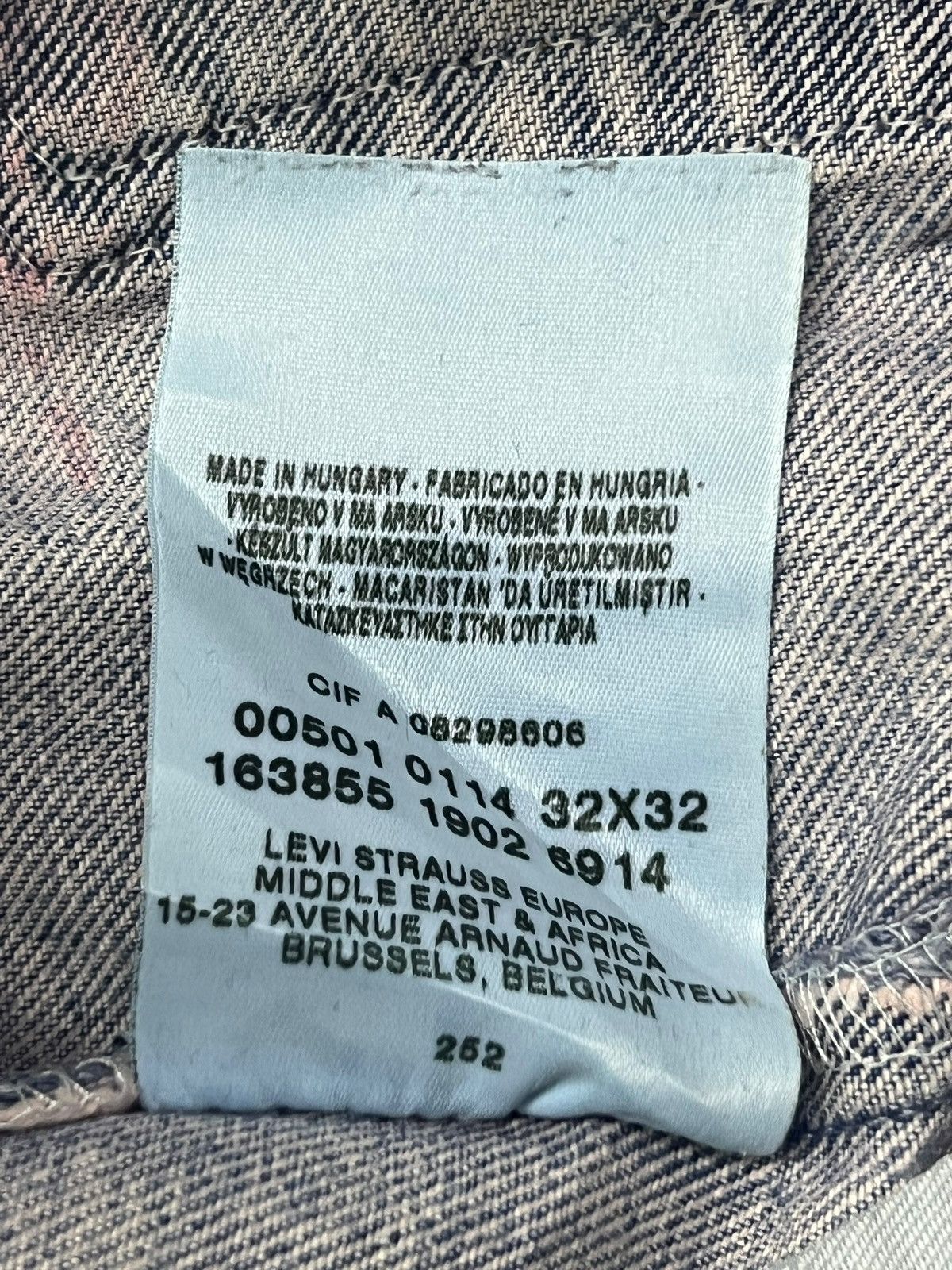Levi's Vintage 00s Levi’s 501 - Faded Light Wash, Heavy Distressed Size US 30 / EU 46 - 15 Thumbnail