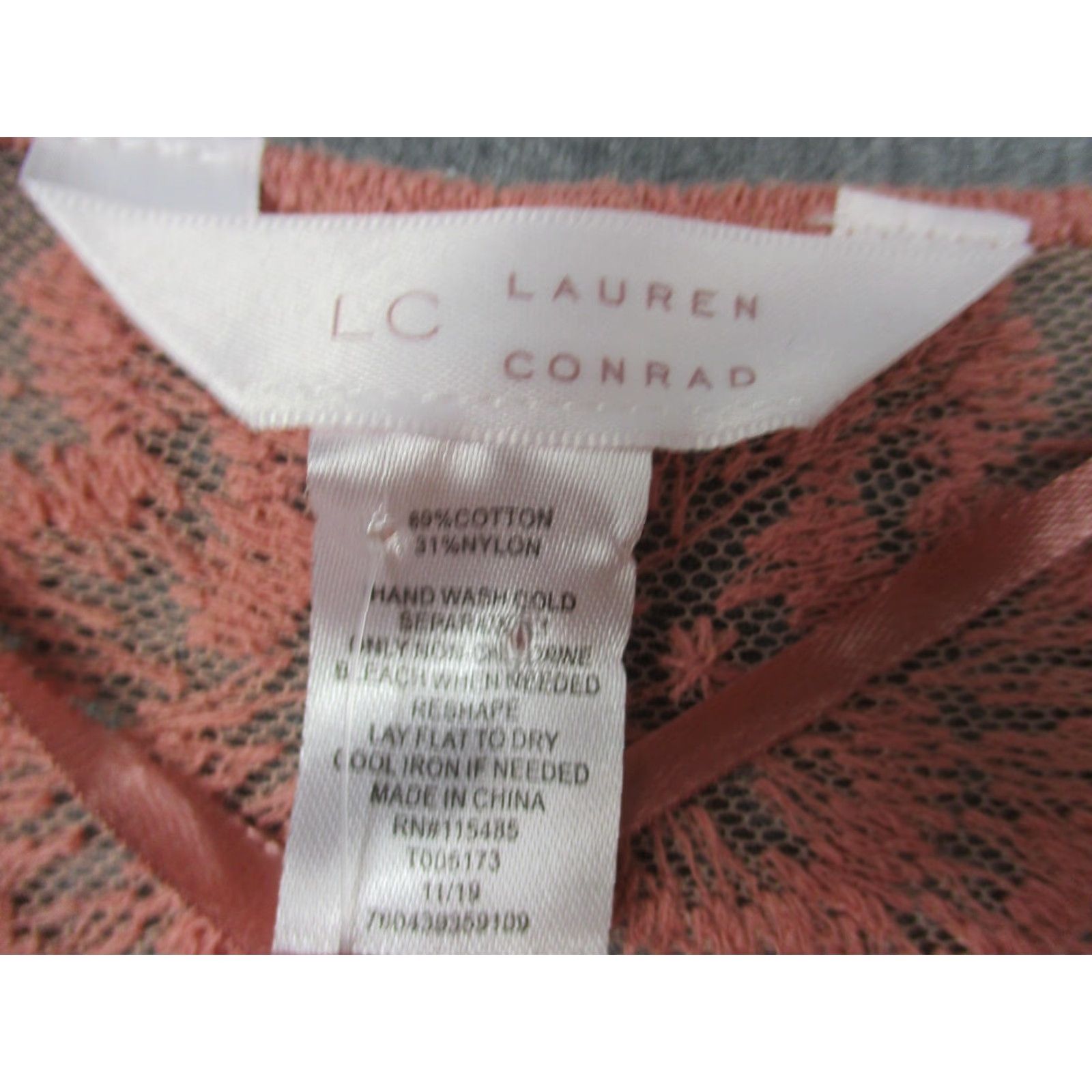 Vintage Lauren Conrad Kimono Womens One Size Pink Lace Sheer Boho Layering Shirt/Coat/ Cape (O/S) Womens Size ONE SIZE - 3 Thumbnail