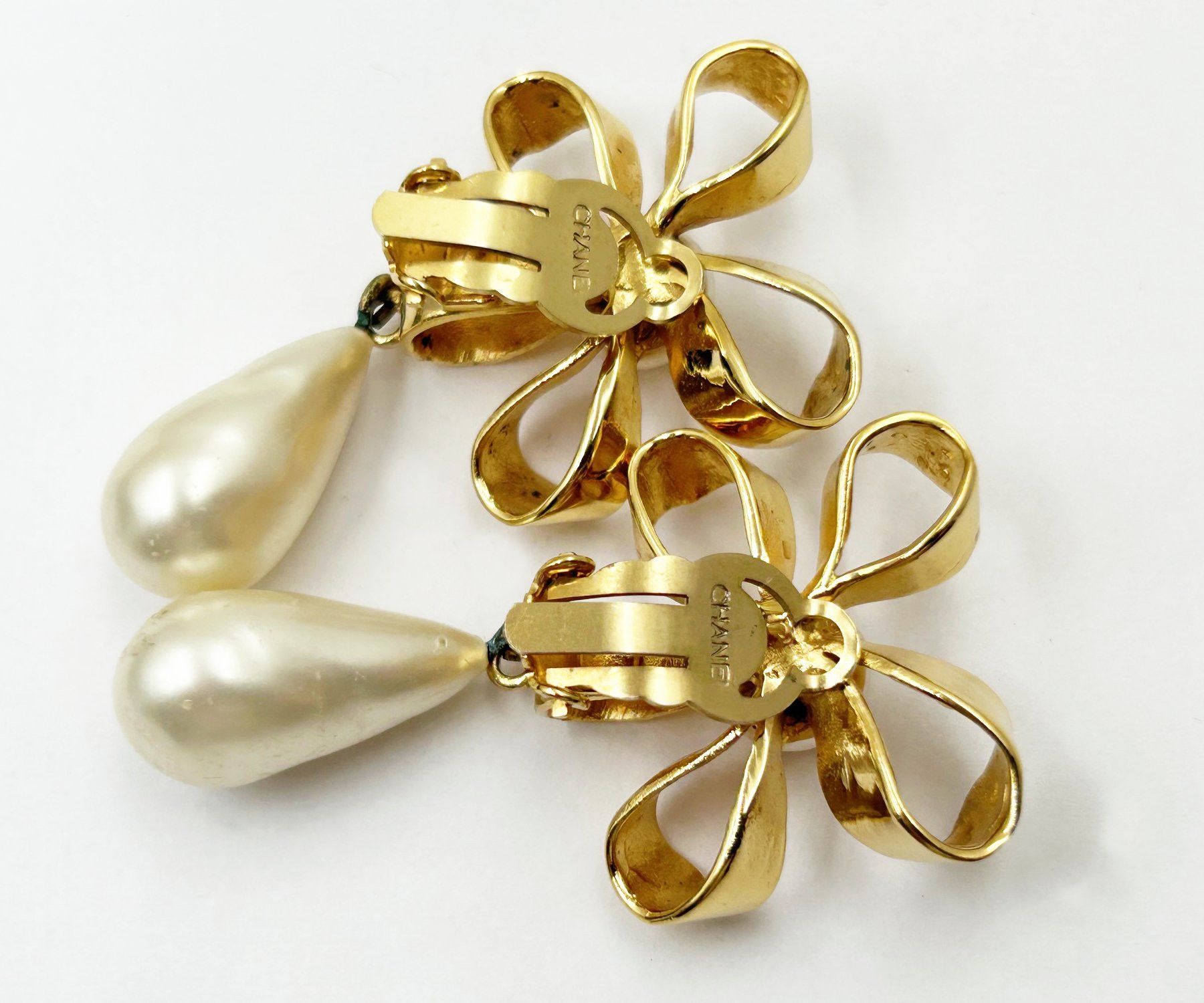 Chanel Chanel Gold Plated CC Ribbon Flower Pearl Dangle Earrings Size ONE SIZE - 5 Thumbnail