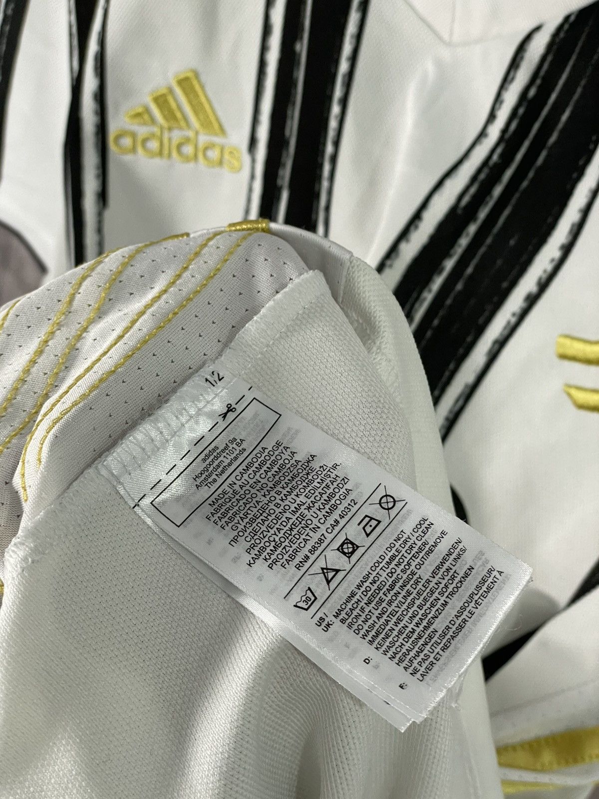 Adidas Juventus 2017 Adidas Home Soccer Football Jersey Size US M / EU 48-50 / 2 - 9 Thumbnail