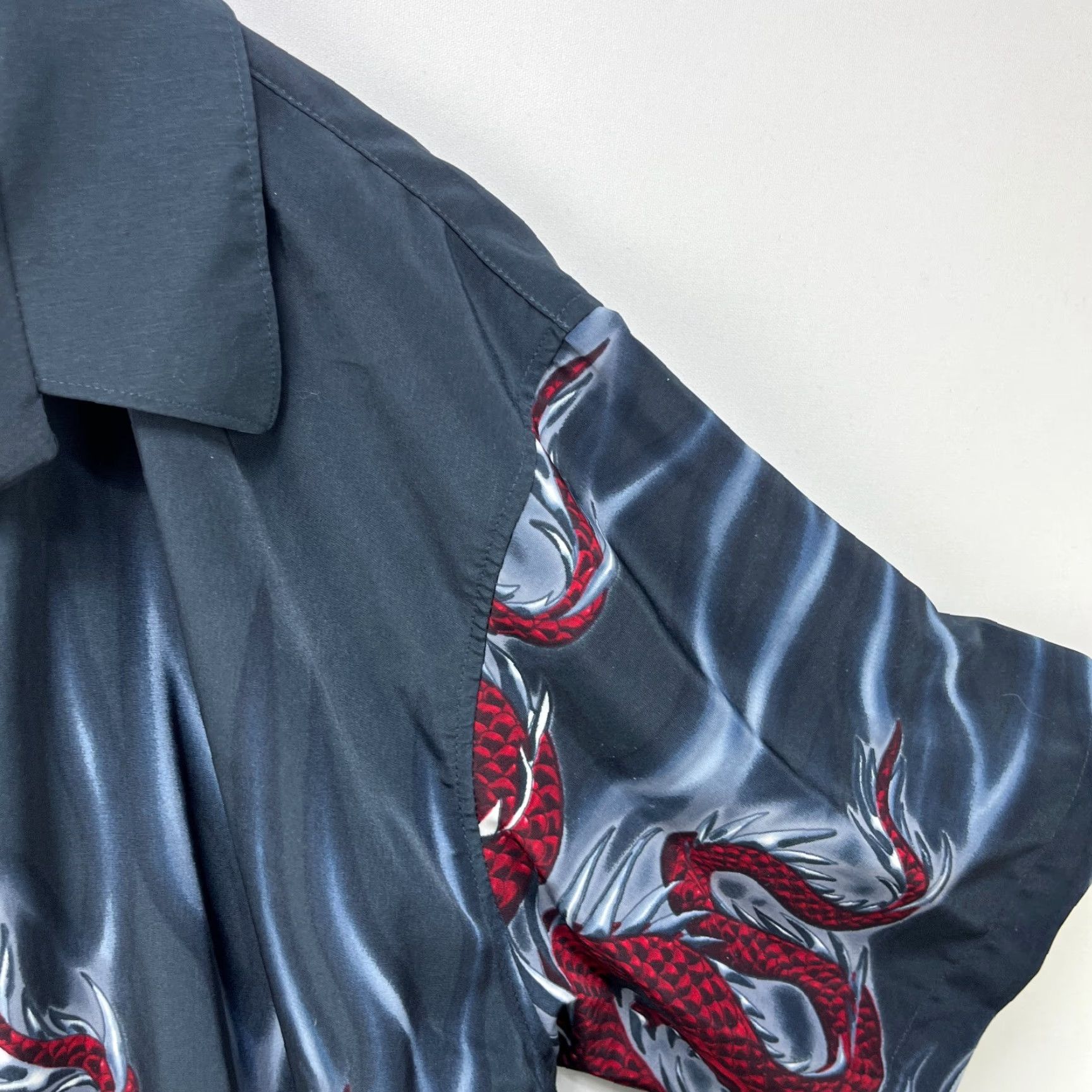 Vintage VINTAGE Red Dragon Button Up Hawaiian Shirt Flames Skulls All Over Print XL Mens Short Sleeve Size XL Size US XL / EU 56 / 4 - 4 Thumbnail
