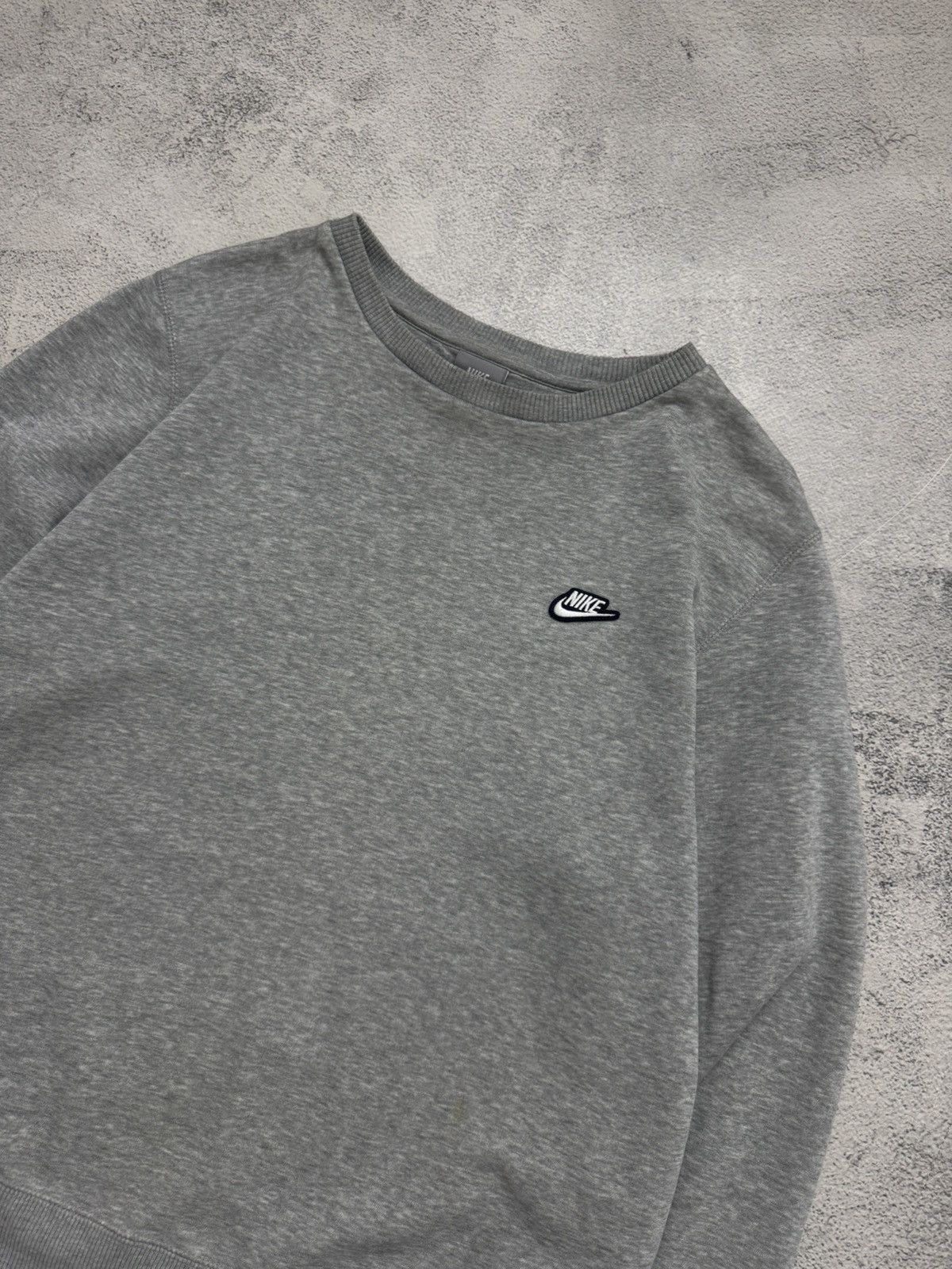 Nike Vintage Y2k Nike 🤍 Mini Logo Sweatshirt 00’s Size US M / EU 48-50 / 2 - 8 Thumbnail
