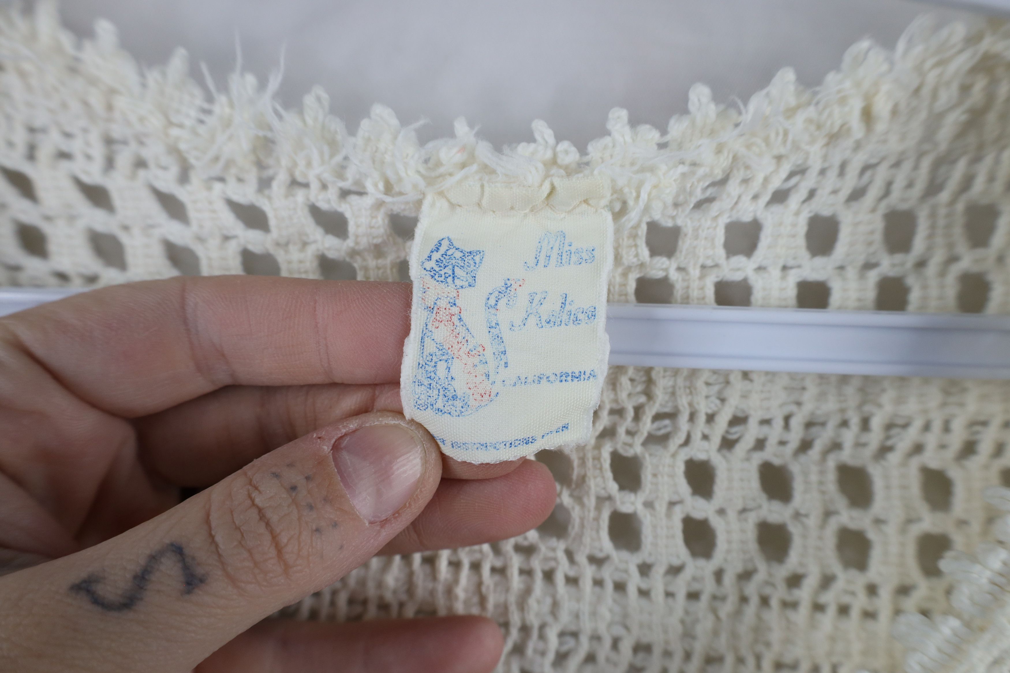 Vintage Vintage 70s Boho Chic Sleeve Crochet Knit T-Shirt Cream USA Size M / US 6-8 / IT 42-44 - 4 Thumbnail