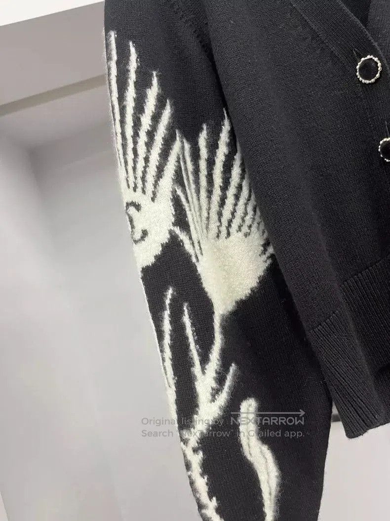 Chanel Chanel Women's Castle Knit Cardigan. Size US M / EU 48-50 / 2 - 2 Thumbnail