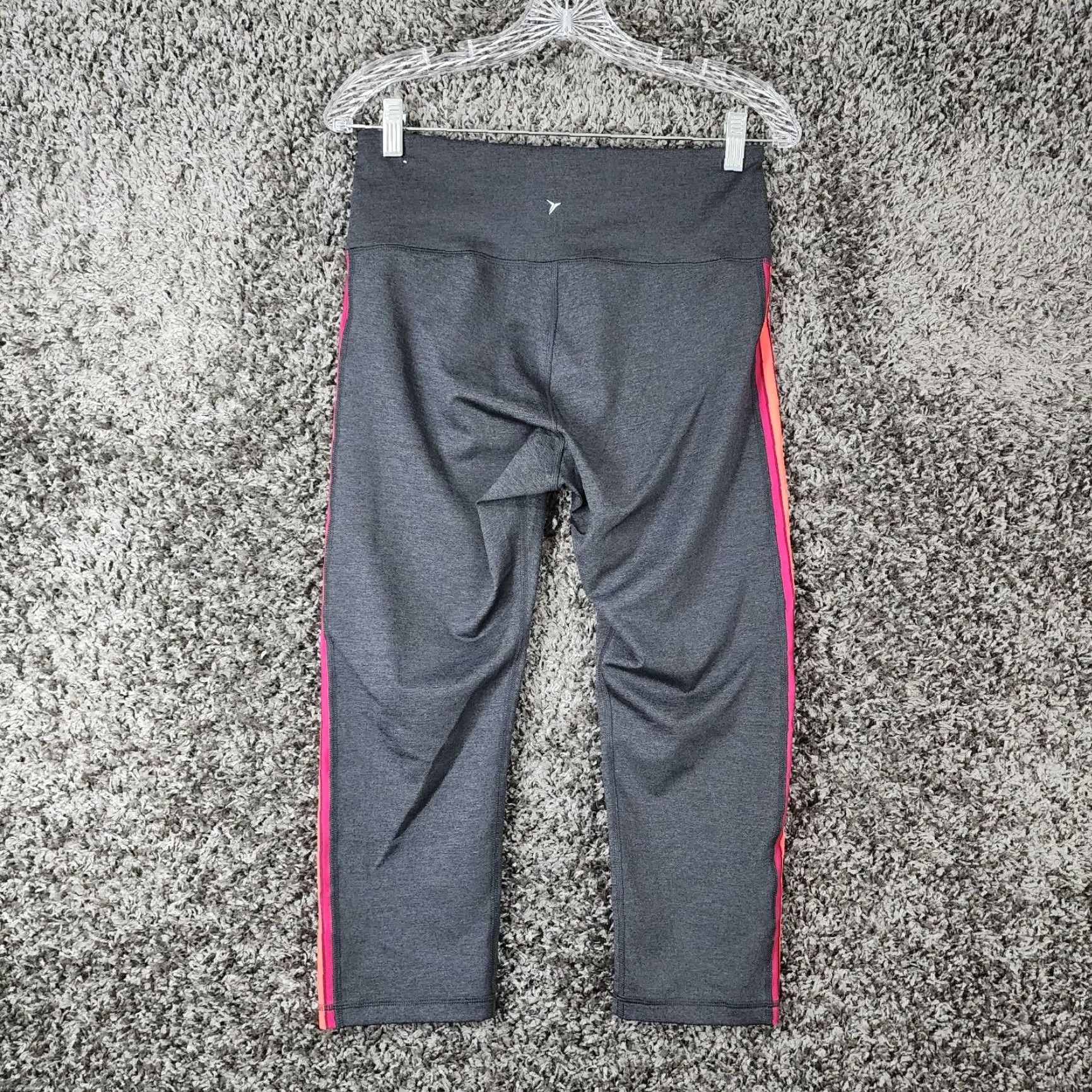 Old Navy VINTAGE? Wait it's not vintage. No. Old Navy Active Women Gray Go Dry Fitted Capri Leggings L Women Capri Go Dry Leggings Size L Gray Size 36" / US 14 / IT 50 - 4 Thumbnail