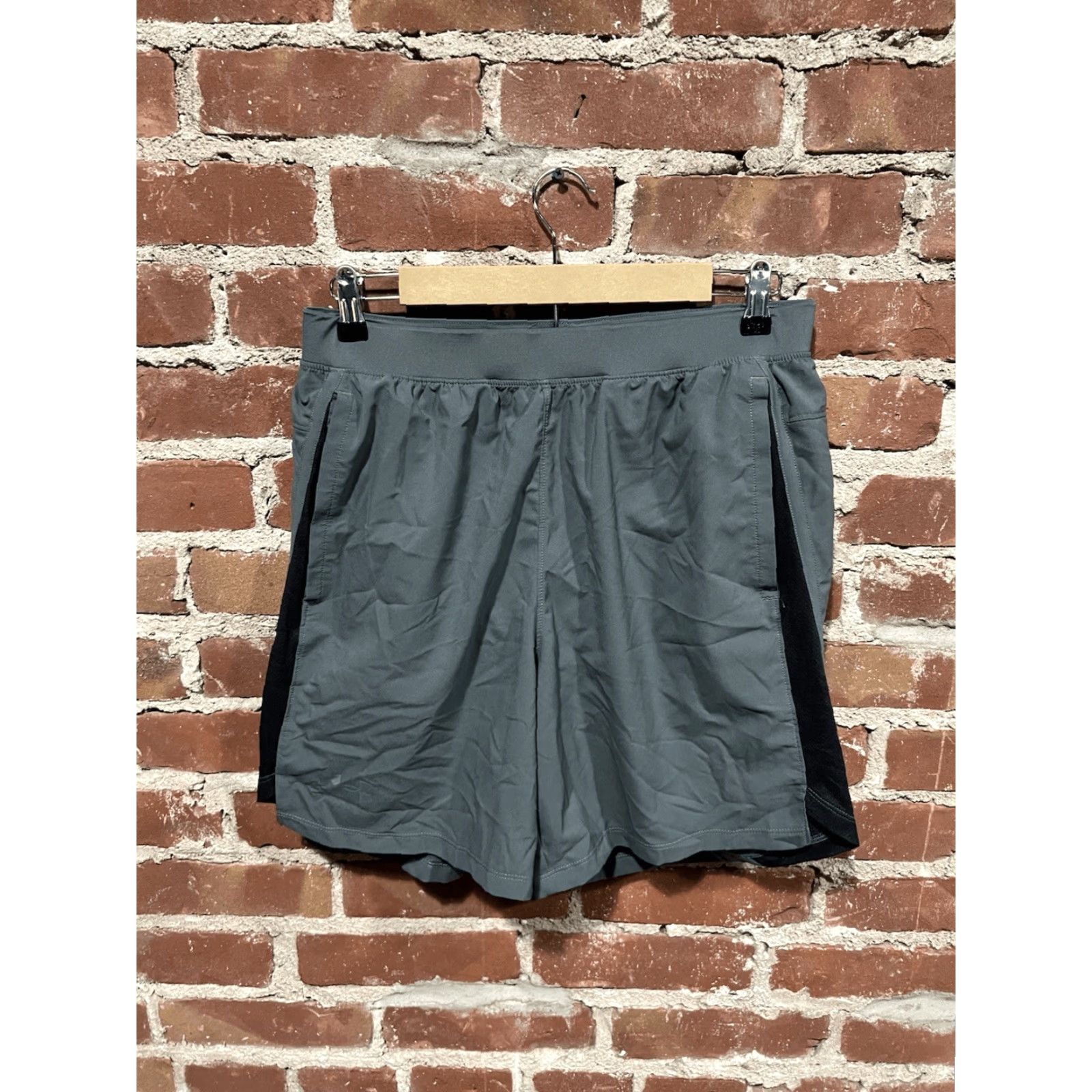 Under Armour Under Armour Running Shorts Mens L Gray Athletic Drawstring Elastic Waist Lightweight Lined Size US 33 - 2 Thumbnail