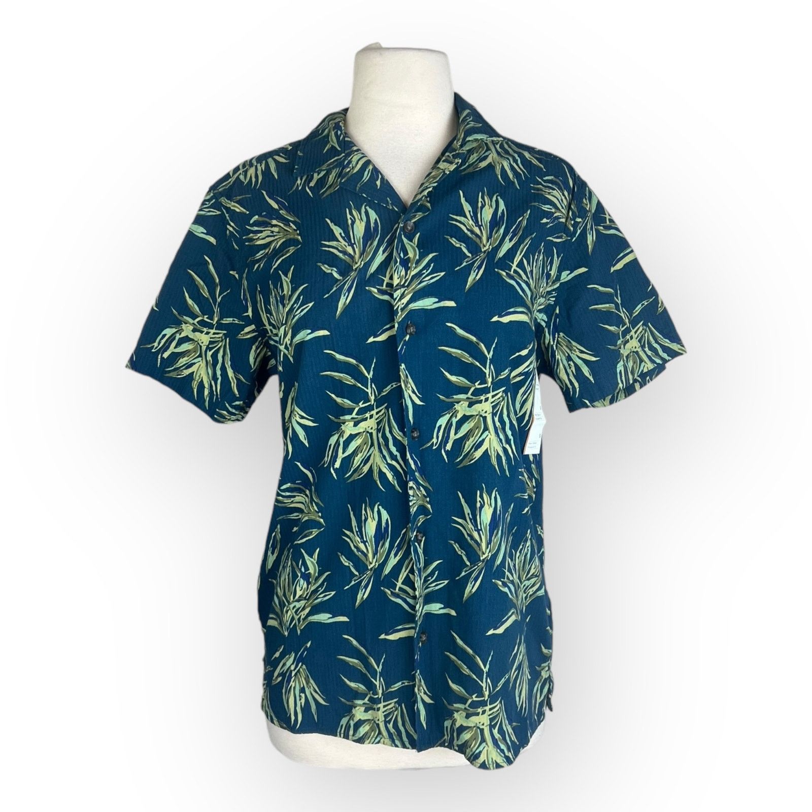 Dillard's Goodfellow & Co Men's Short Sleeve Seersucker Camp Shirt Size US S / EU 44-46 / 1 - 7 Thumbnail