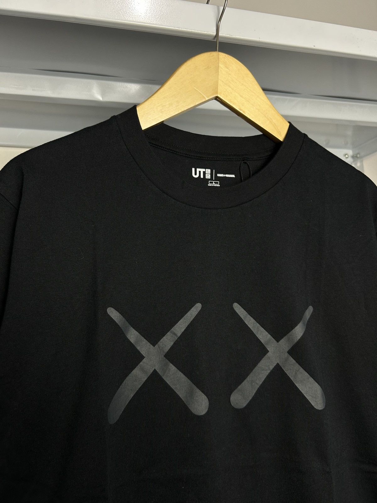 Andy Warhol × Kaws × Uniqlo UT X Kaws X Andy warhol TShirt Size US L / EU 52-54 / 3 - 3 Thumbnail