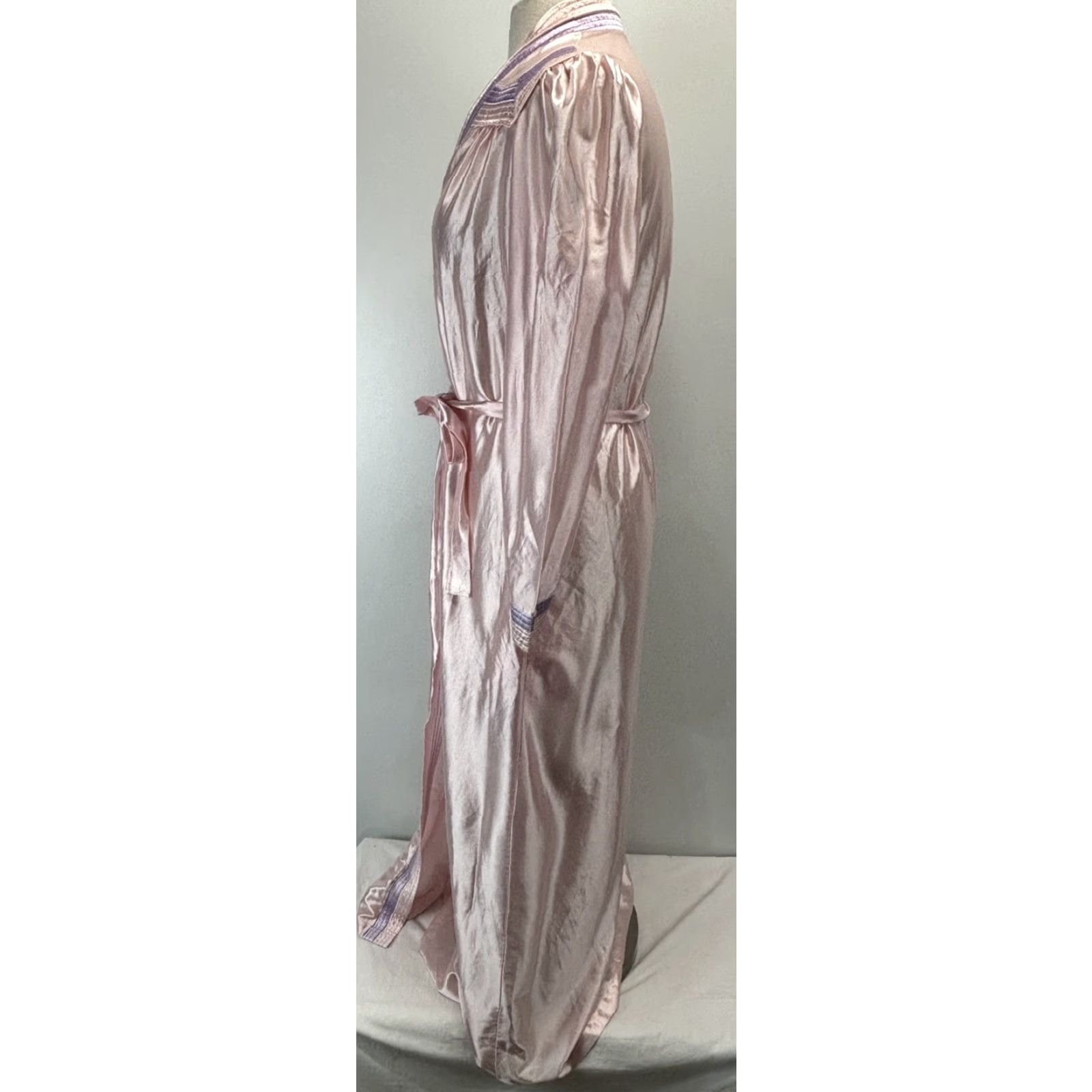 CO VINTAGE Barad & Co Rose Pink Purple 70s Petite Nylon Blend Robe Long Belted Womens Size ONE SIZE - 2 Thumbnail