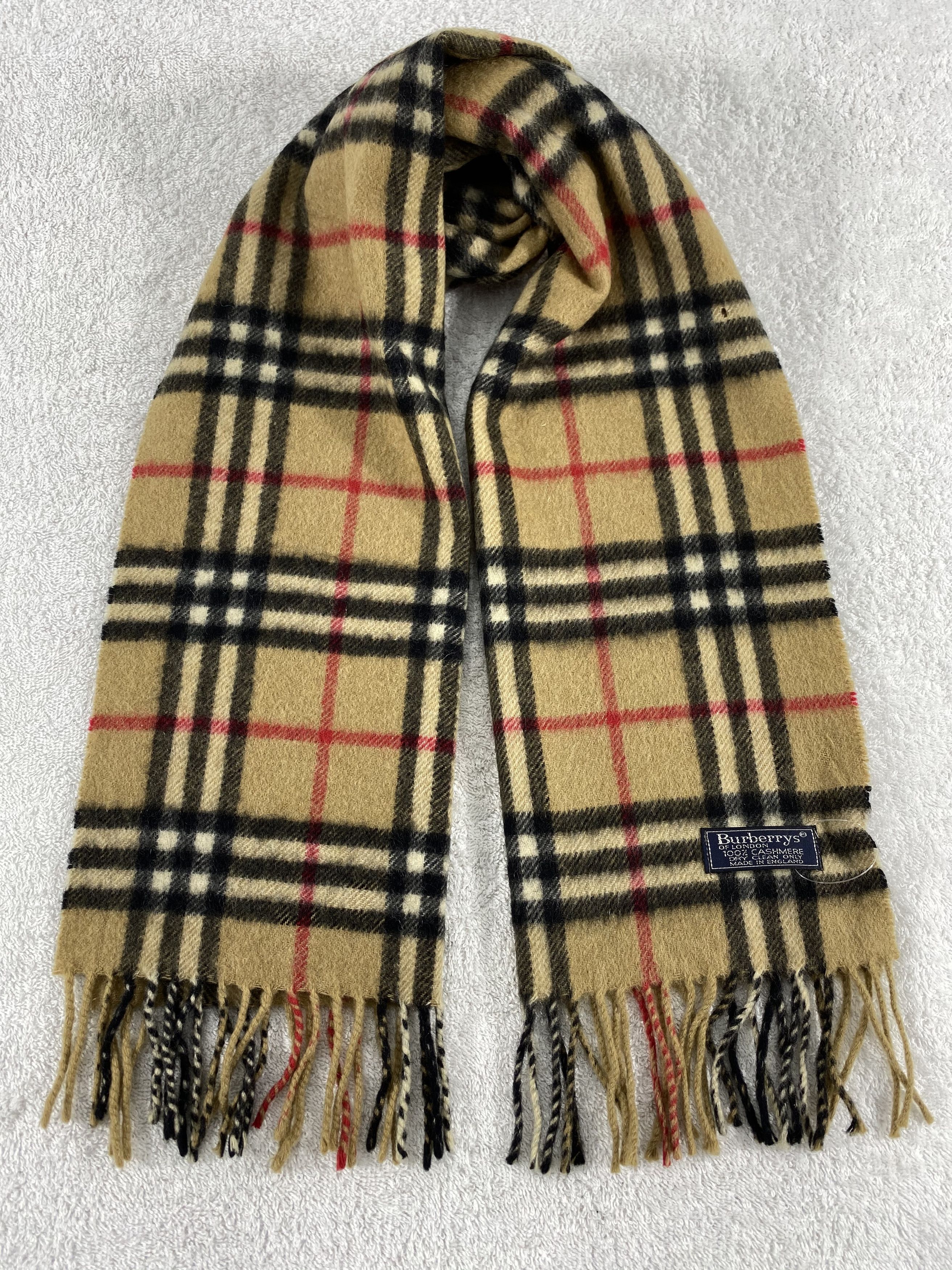 Vintage Burberry Scarf/Muffler/Neckwear MF634