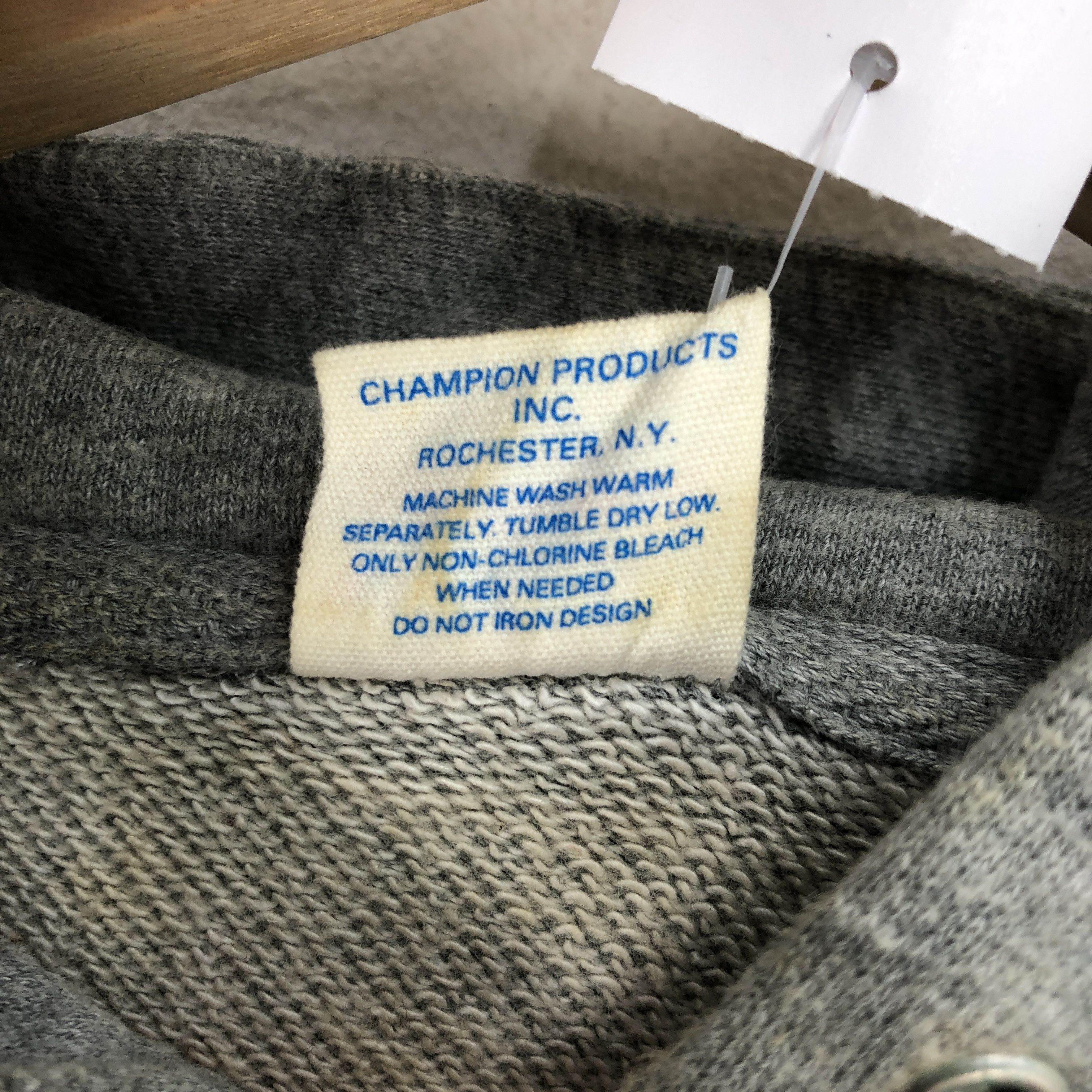 Champion Vintage Champion Sweatshirt Hoodies Champion Sweater Hooded Size US M / EU 48-50 / 2 - 6 Thumbnail
