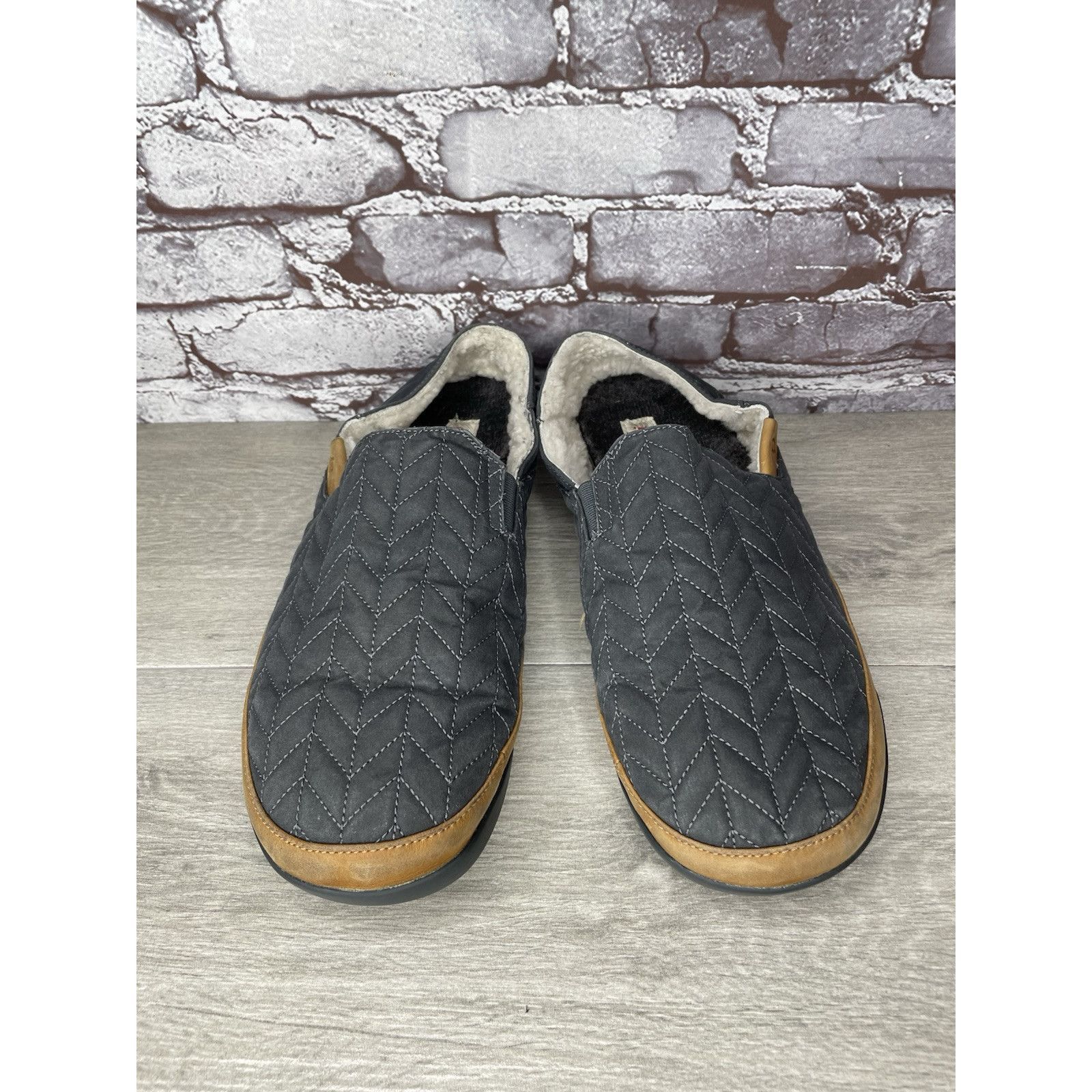 Olukai OluKai Hanohano Waxed Canvas Shadow Gray Wool Shearling Slip Size US 11.5 / IT 41.5 - 19 Thumbnail