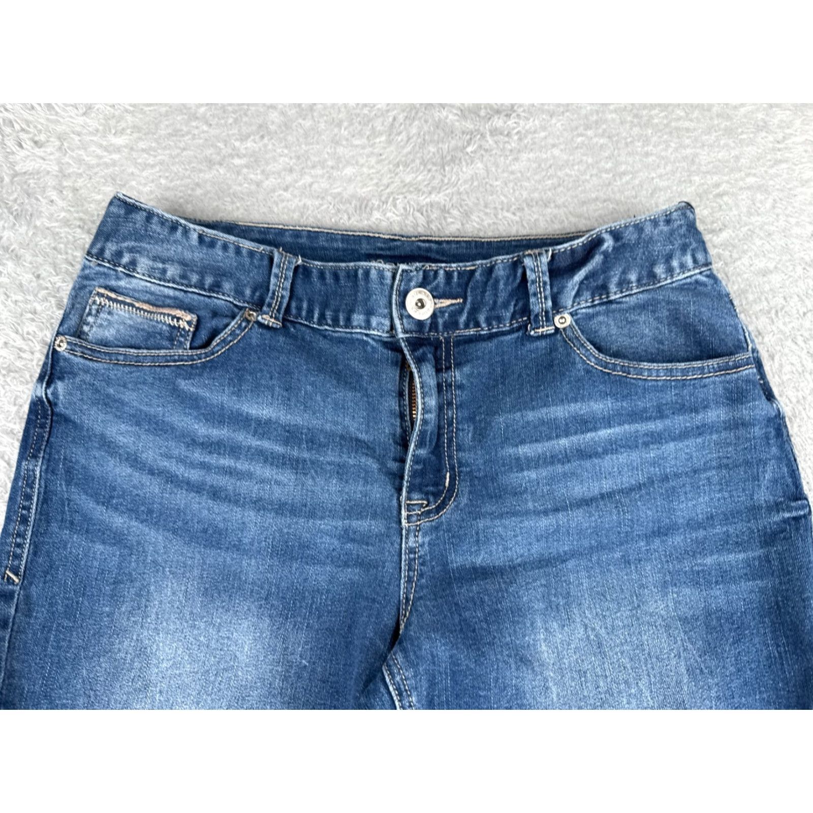 Vintage Maurices Jeans Capri Womens 29x22 Mid Rise Blue Denim Distressed 5-Pocket Regular Cotton Blend Capris 9" Rise Maurices Jeans Size 30" / US 8 / IT 44 - 4 Thumbnail