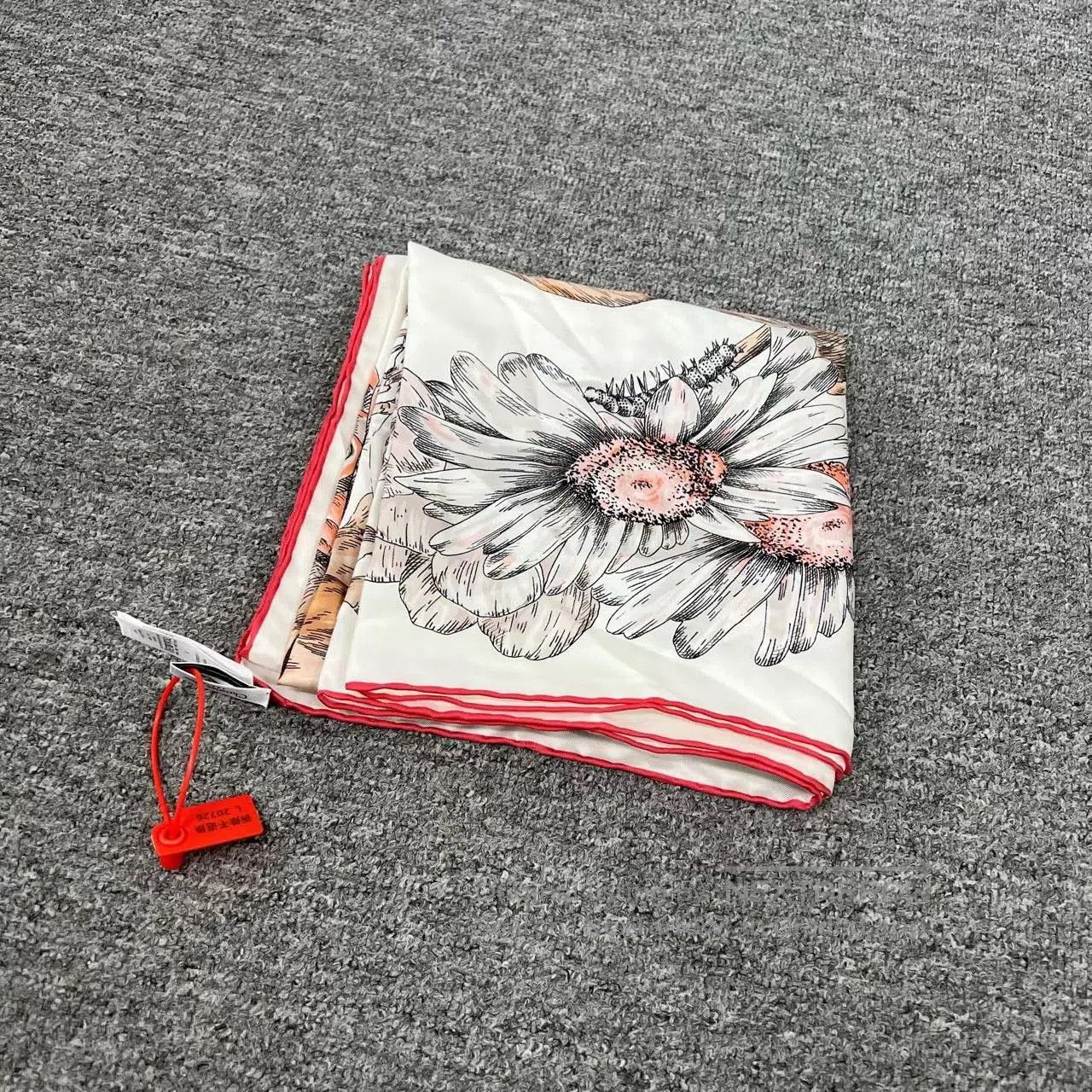 Dior Dior Butterfly Kite Silk Scarf 90x90cm. Size ONE SIZE - 4 Thumbnail