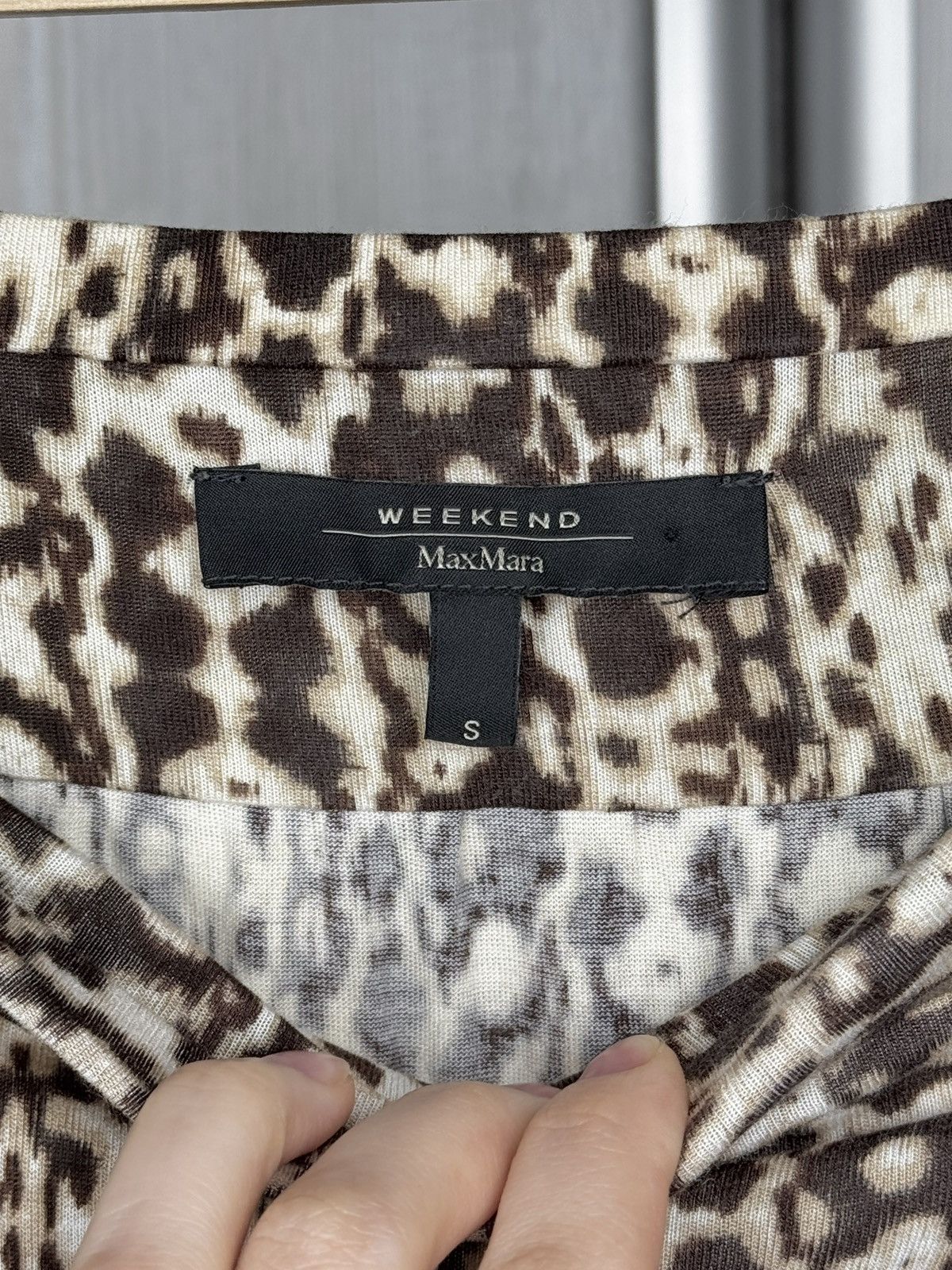 Weekend Max Mara Weekend Max Mara animal snake pattern knee length skirt sz S Size 27" / US 4 / IT 40 - 9 Thumbnail