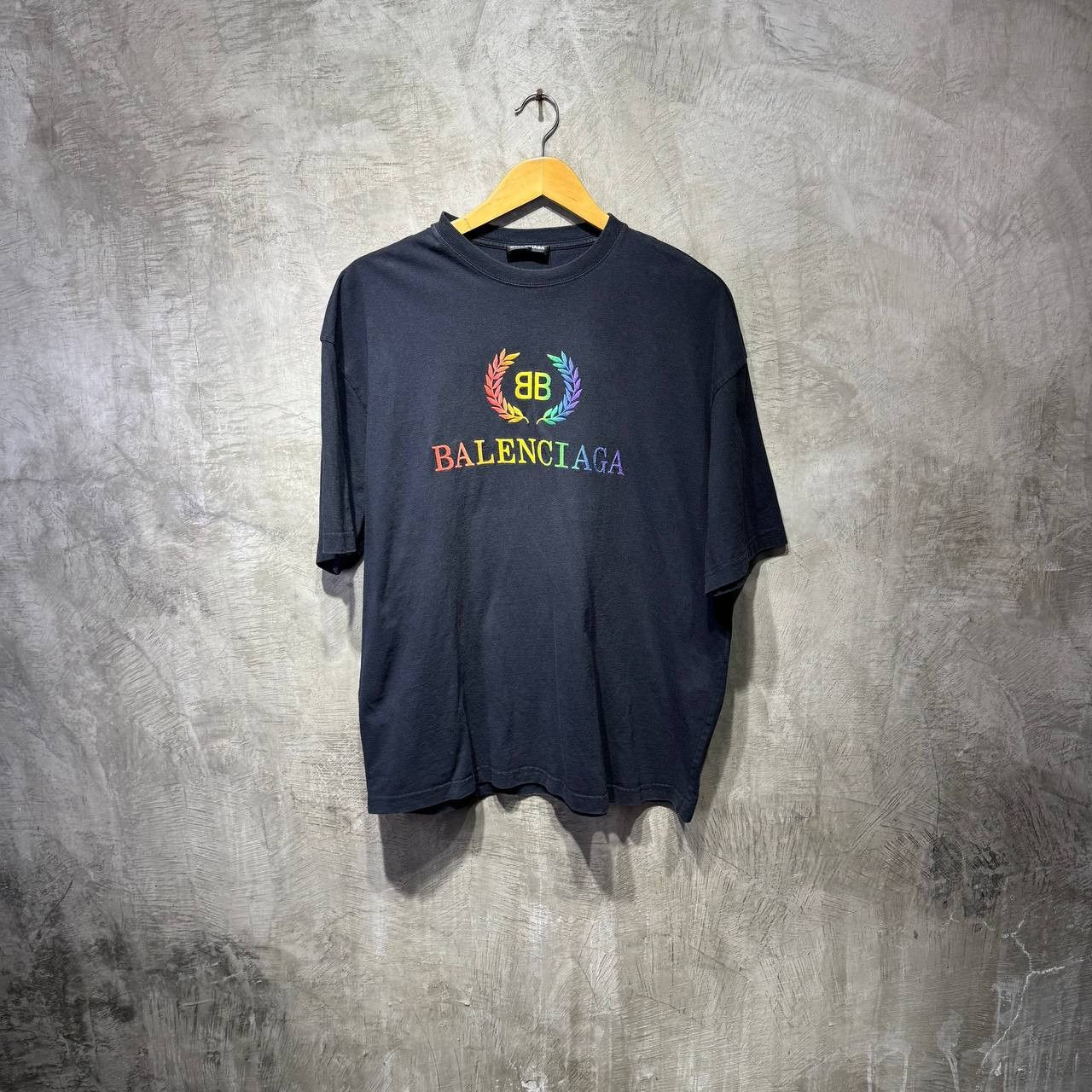 Balenciaga Balenciaga BB logo feather rainbow embroidered tee Size US XL / EU 56 / 4 - 1 Thumbnail