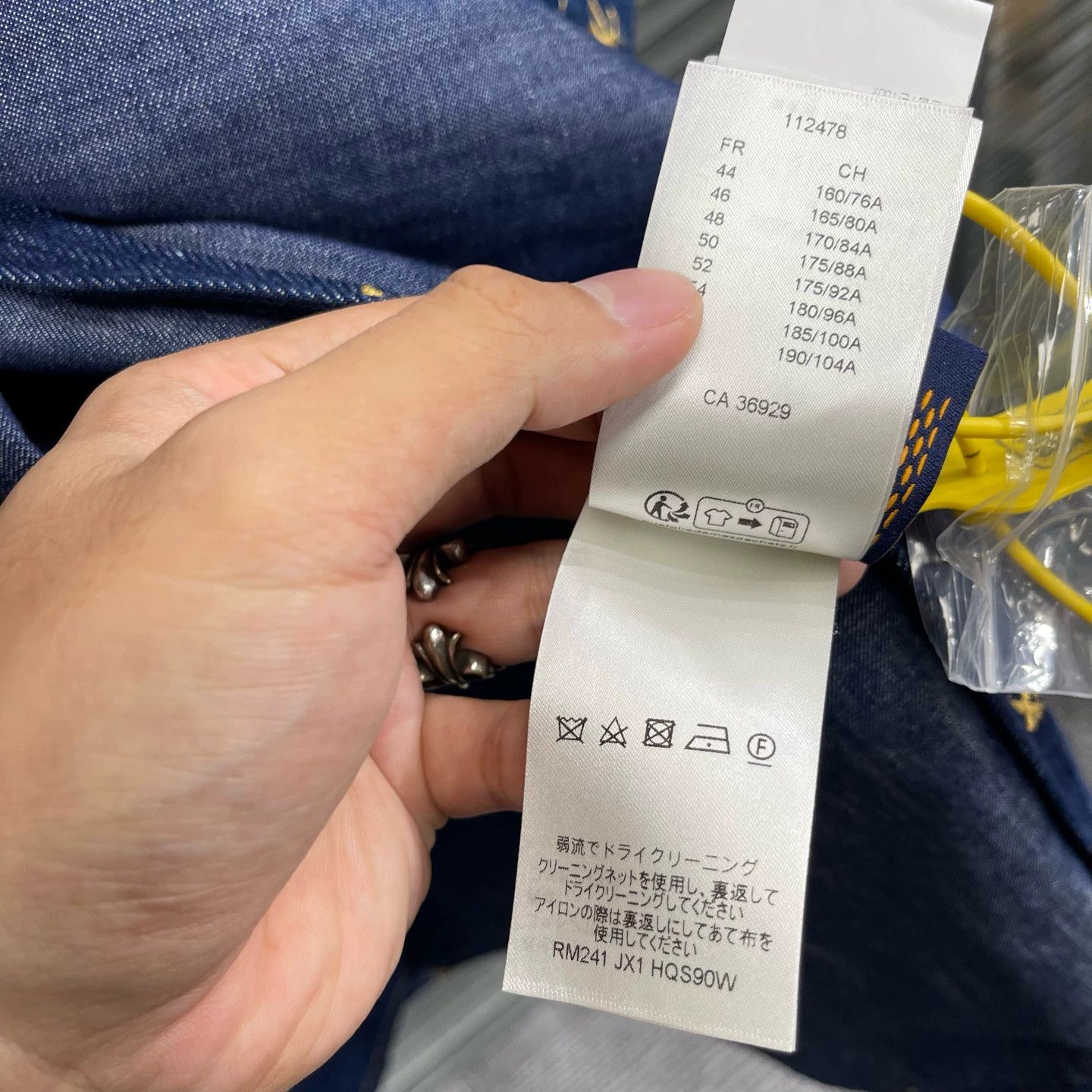 Louis Vuitton LV PW x Gold Embroidered All Over Short Sleeve Denim Shirt L Size US L / EU 52-54 / 3 - 7 Thumbnail