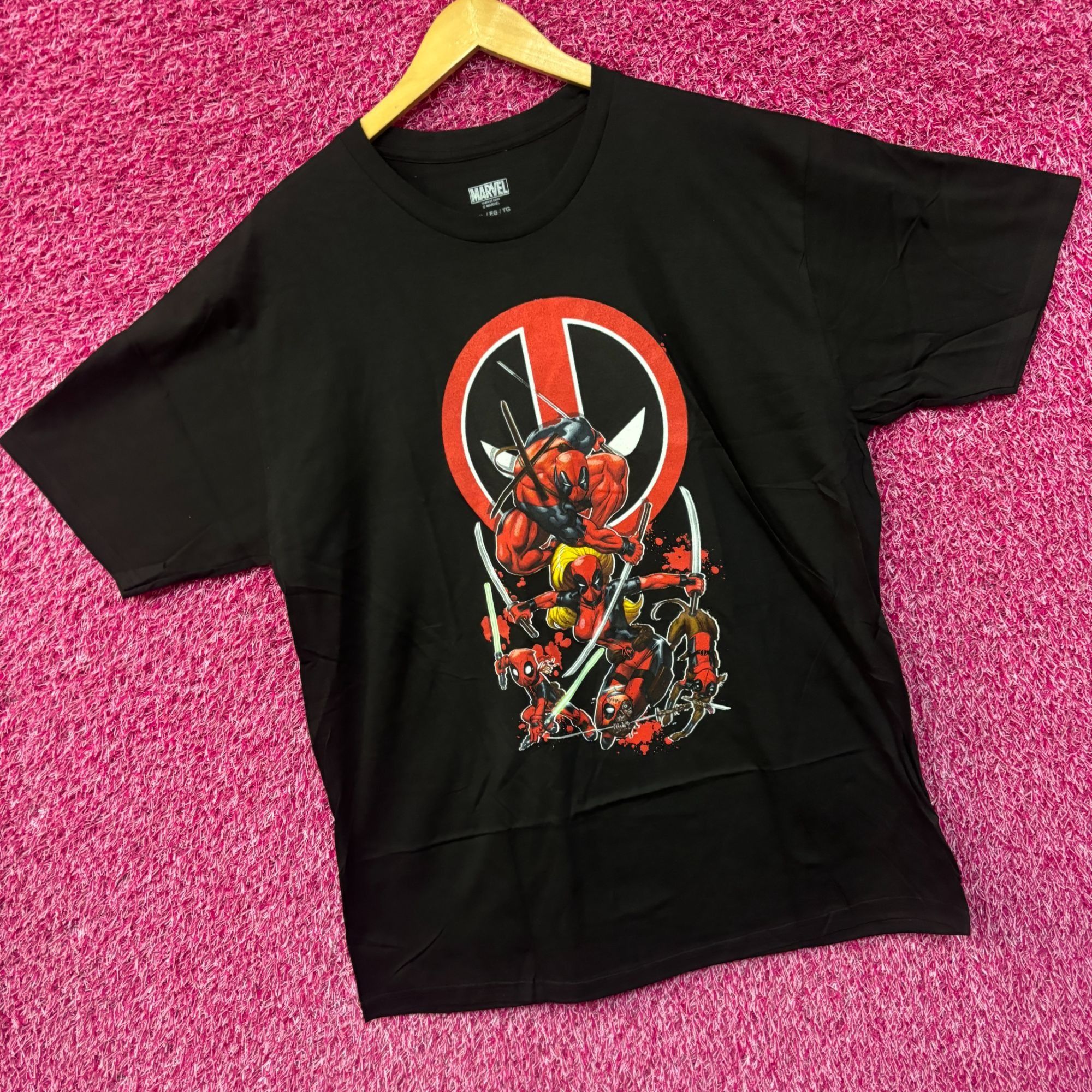 Marvel Comics Marvel Deadpool Family Tshirt size XL Size US XL / EU 56 / 4 - 3 Thumbnail