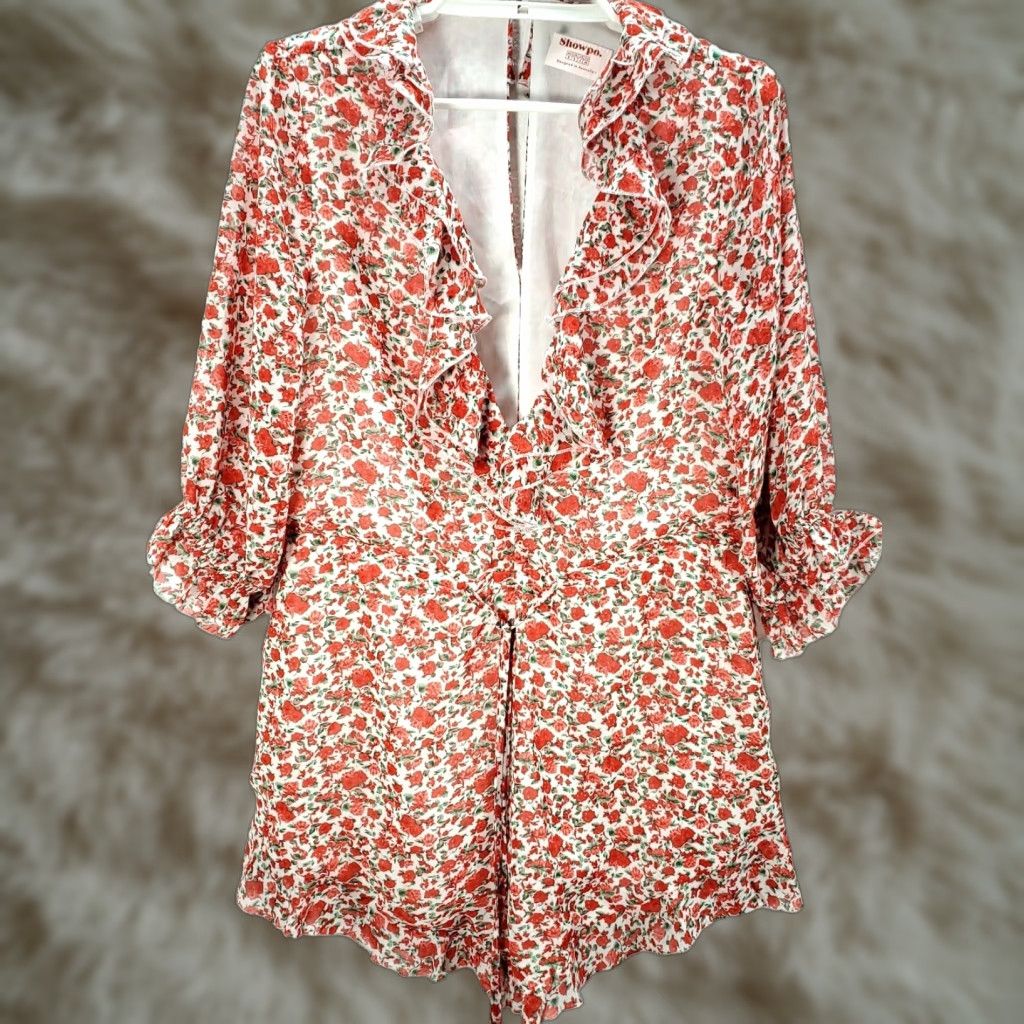 Vintage Showpo Floral/Roses Ruffle Short Romper V-Neck Sz 4 Women’s 3/4 Sleeve Summer Polyster- Rayon Size 27" / US 4 / IT 40 - 1 Thumbnail