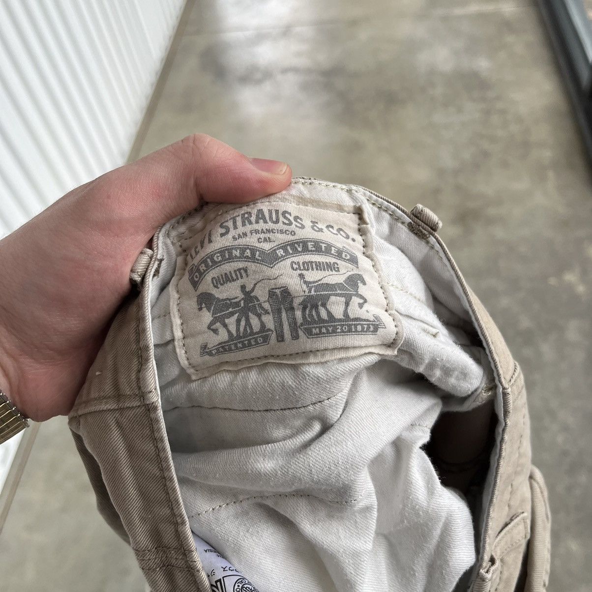 Levi's × Vintage Y2K Levi's white tab cargo shorts skater workwear style 32 Size US 32 / EU 48 - 4 Thumbnail