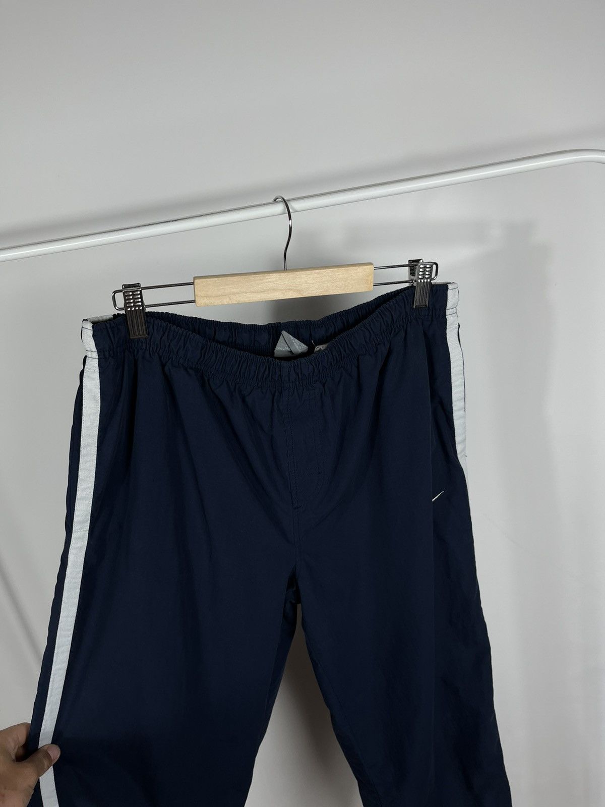 Nike Vintage Nike navy blue track pants with white side stripes L Size US 34 / EU 50 - 11 Thumbnail