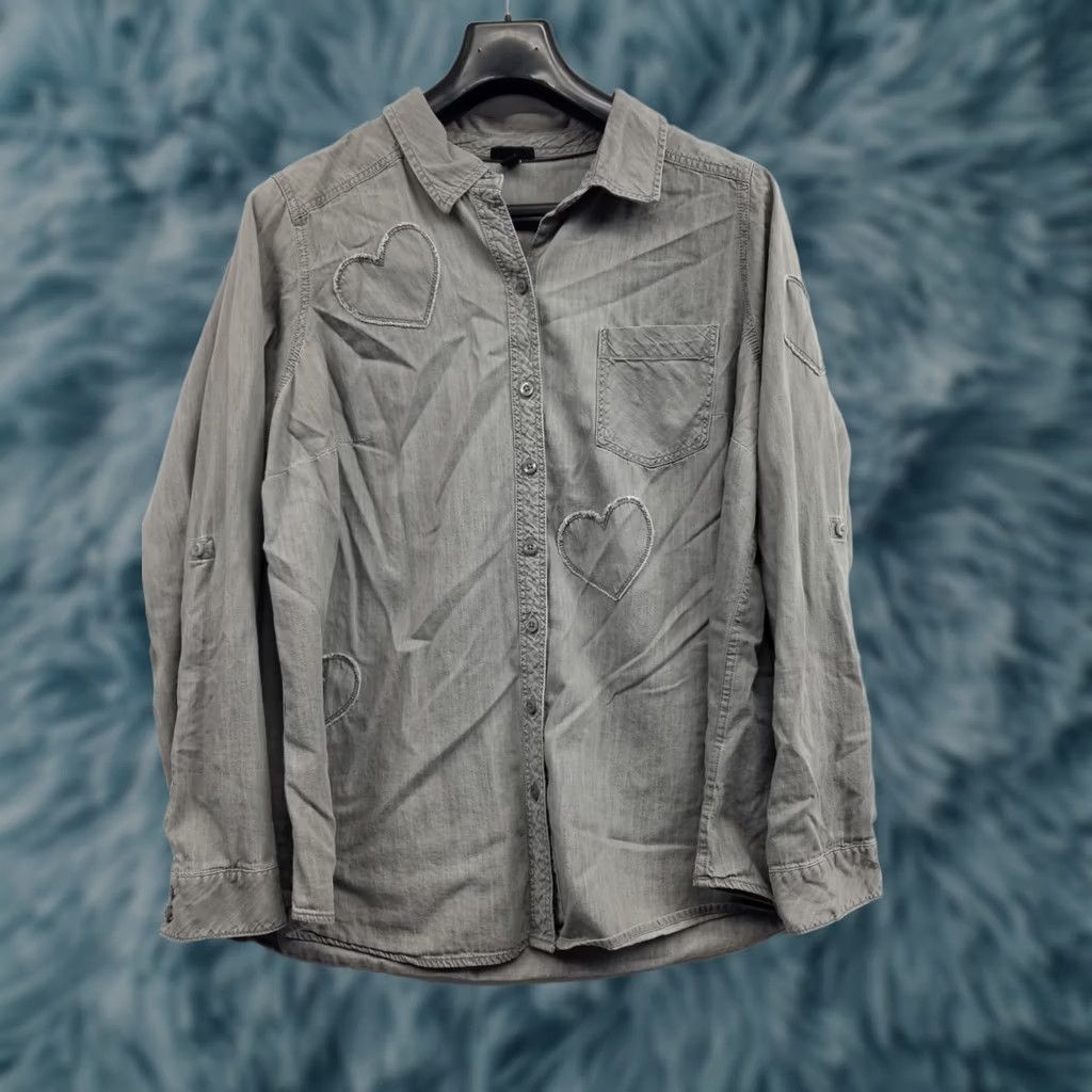Torrid Torrid Shirt Women Plus 1X Button-Up Chambray Heart Embroidered Long Sleeve Gray Denim Front Relaxed Fit Button Front Shirt Size XL / US 12-14 / IT 48-50 - 1 Thumbnail
