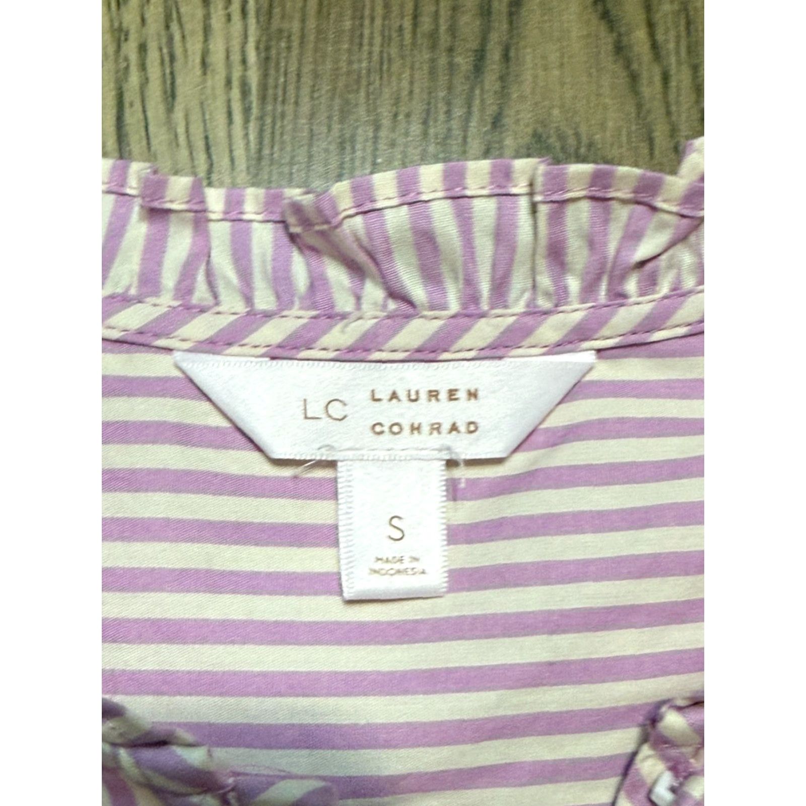Vintage VINTAGE LC Lauren Conrad Shirts Women's Size Small Purple Long Sleeve Button Up Striped Size S / US 4 / IT 40 - 6 Thumbnail