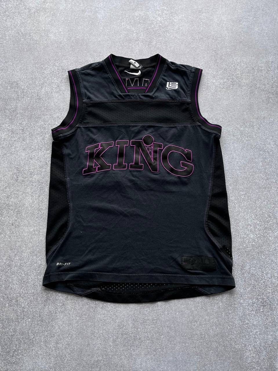 NBA VINTAGE NIKE LEBRON JAMES NBA JERSEY TANK TOP M Size US M / EU 48-50 / 2 - 1 Thumbnail