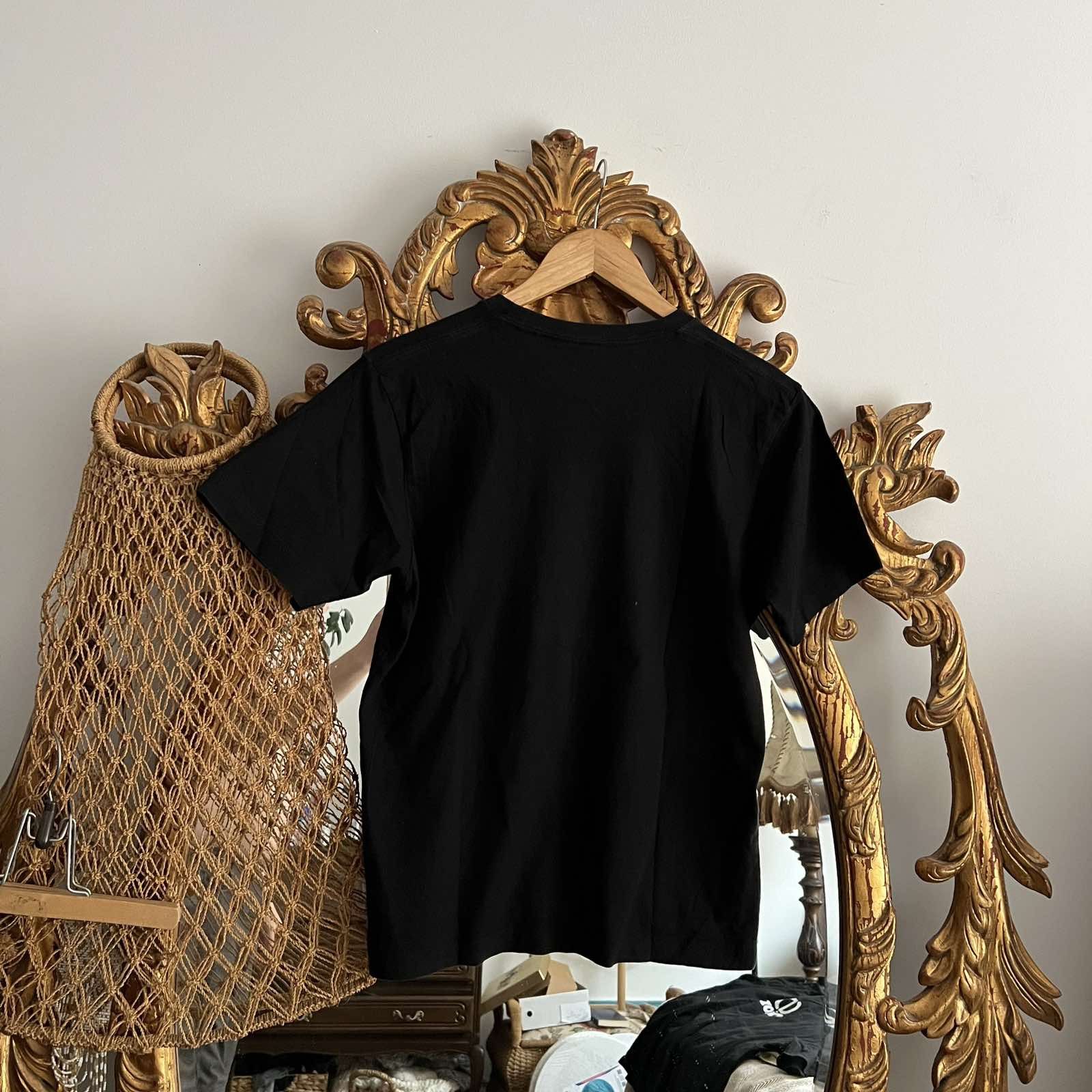 Uniqlo Rare design Alien uniqlo Tee Sz S Size US S / EU 44-46 / 1 - 2 Thumbnail
