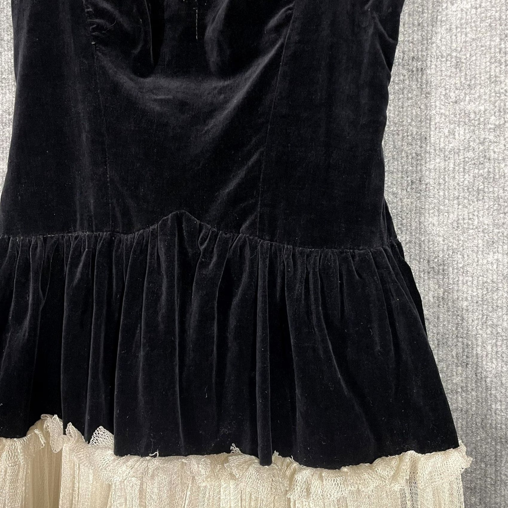 Velvet VINTAGE 50s Black Velvet Tulle Dress Womens Size 13 Prom Party Cocktail Netting Ball Gown Eveningwear Black Womens 1950s Size XL / US 12-14 / IT 48-50 - 4 Thumbnail