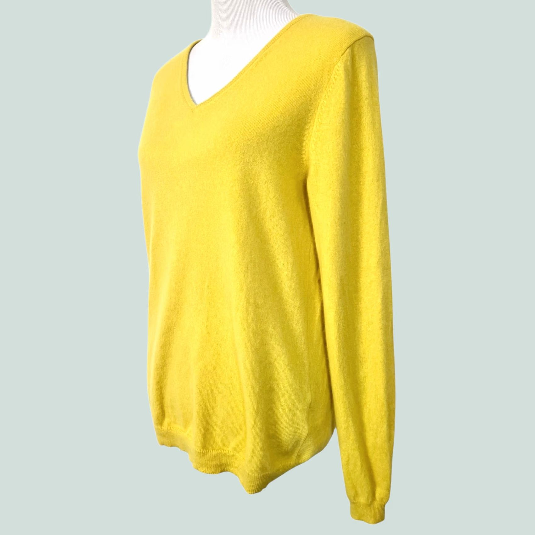 Uniqlo Uniqlo Sweater Women Cashmere V-Neck Yellow Long Sleeve Pullover Sz Large L Womens Pullover, 100% Cashmere, Solid, Regular Fit Size L / US 10 / IT 46 - 1 Thumbnail