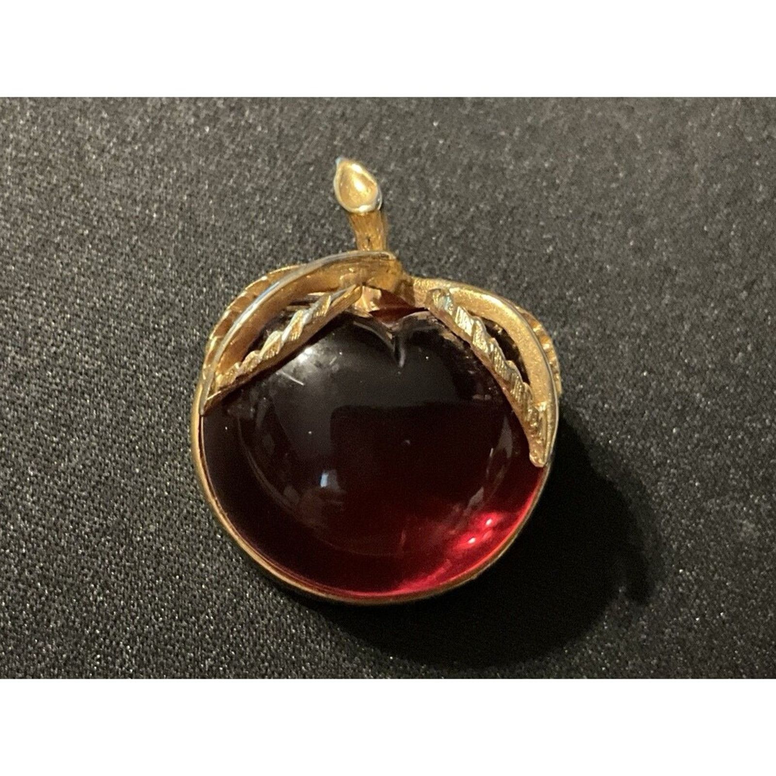 Other Sarah Coventry Gold Tone Lucite Apple Jelly Belly Brooch Size ONE SIZE - 2 Thumbnail