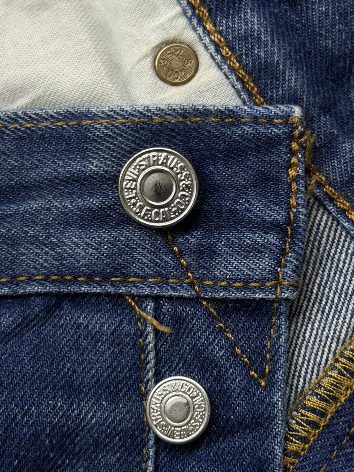 Levi's Vintage Levi’s 501 Denim Jeans | Regular Straight Fit | W37 Size US 37 - 10 Thumbnail