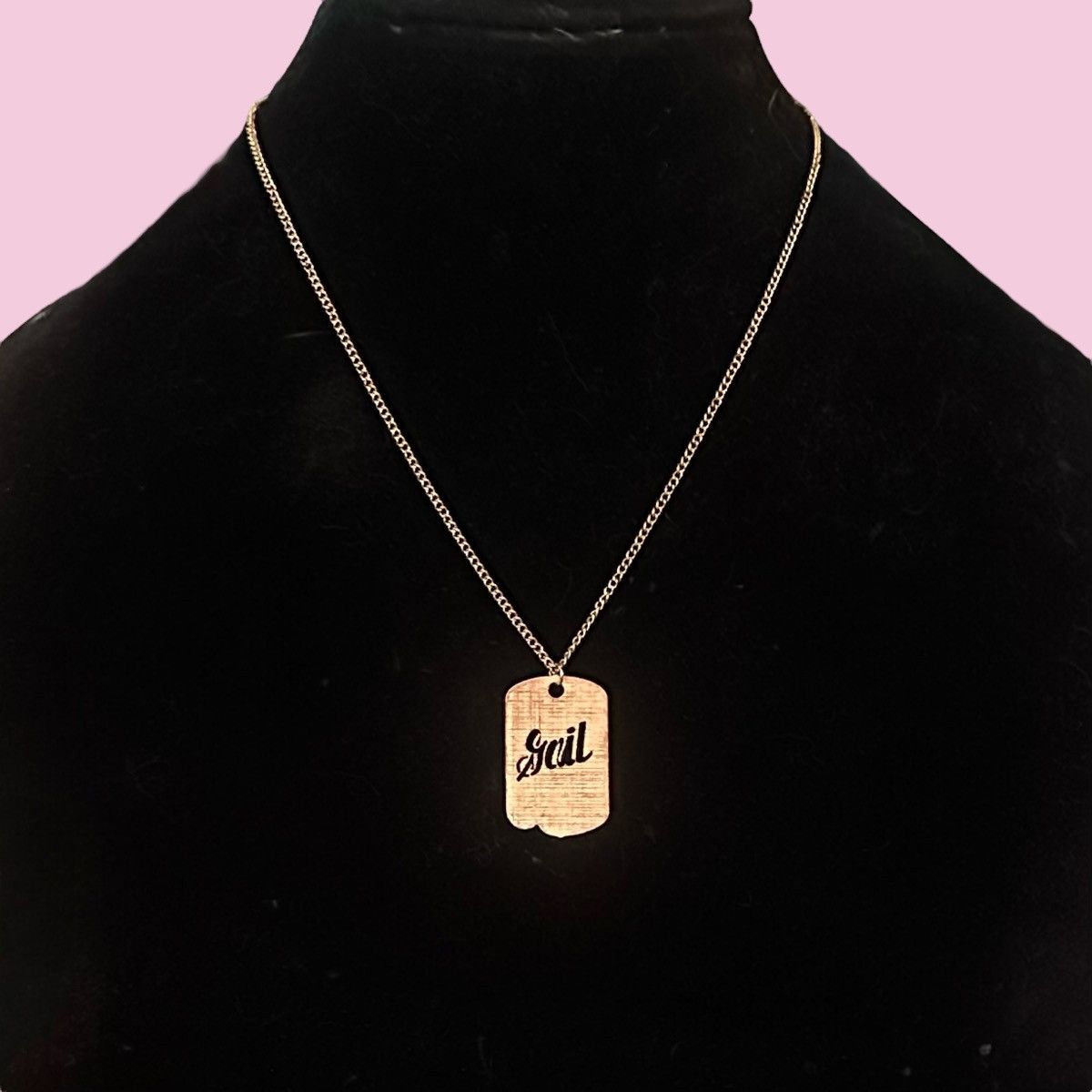 Vintage Vintage AJR gold tone Gail tag pendant necklace Size ONE SIZE - 1 Thumbnail