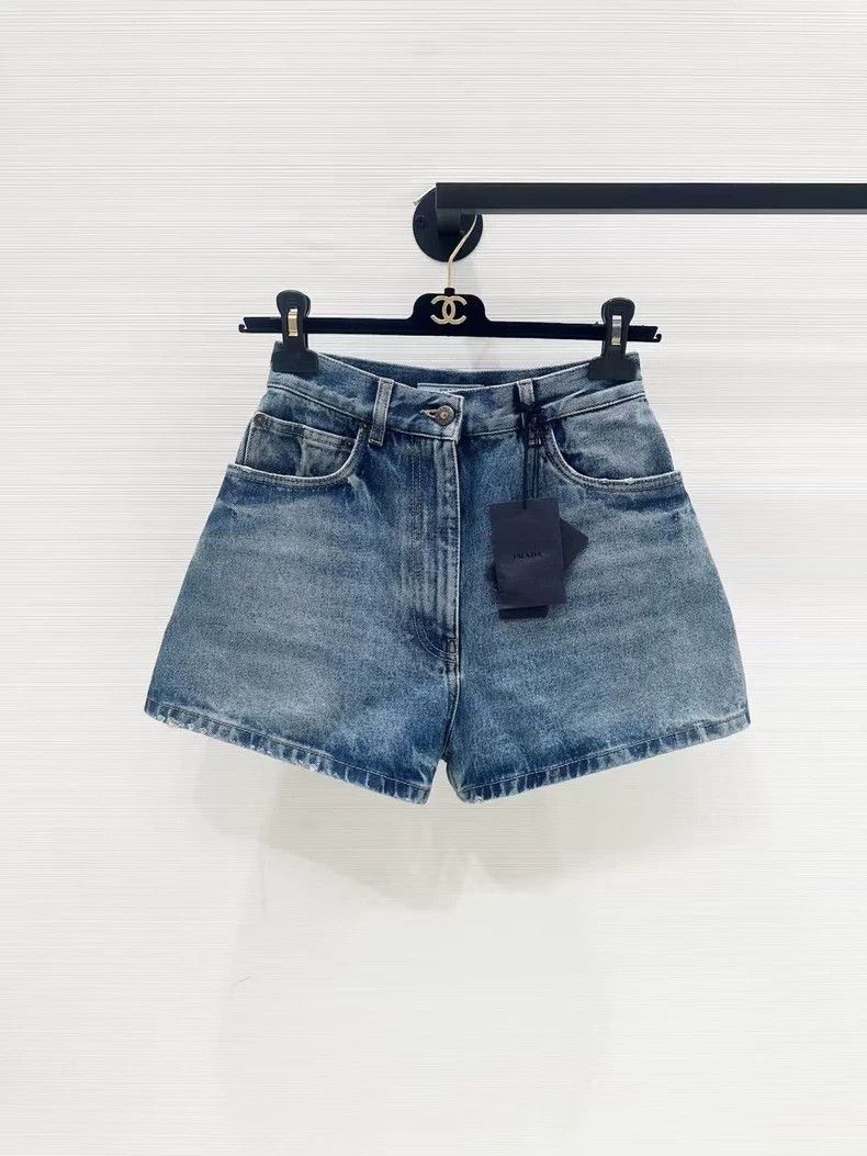 Prada Prada Classic denim shorts Size 26" / US 2 / IT 38 - 1 Thumbnail