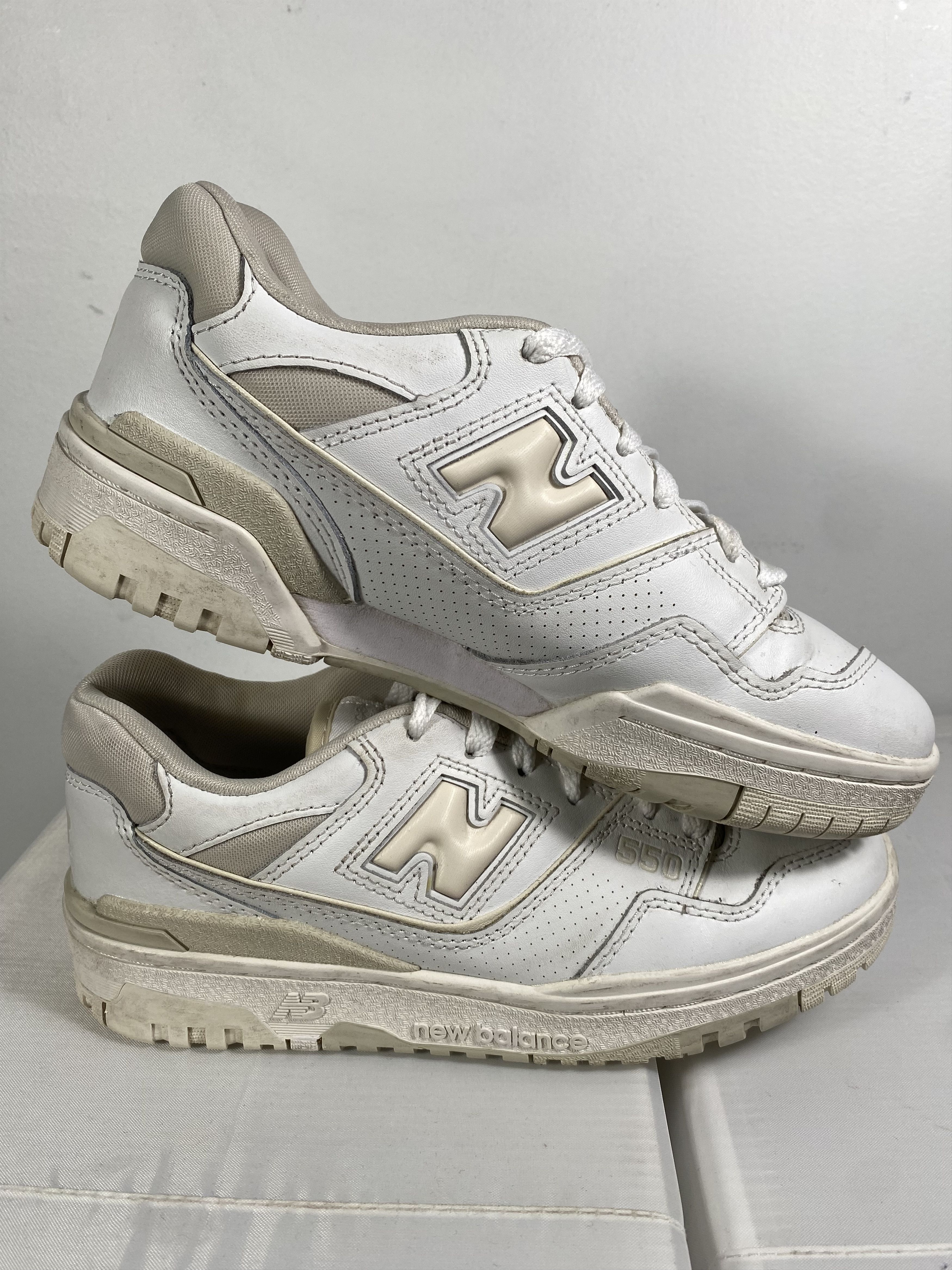 New Balance New Balance Women's BB550 Sneakers White/Light Gold Size US 6 / IT 36 - 2 Thumbnail