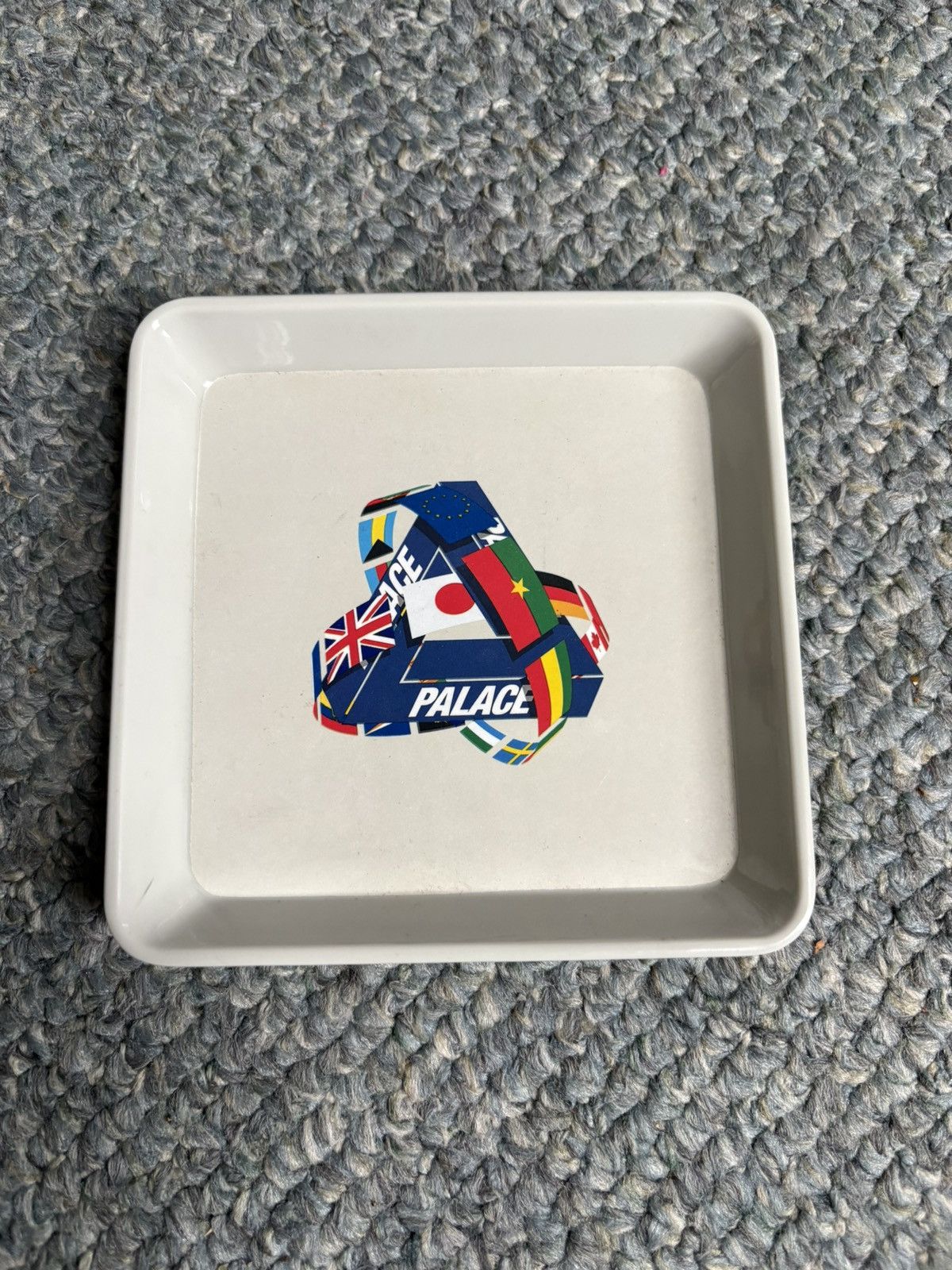 Palace Palace Skateboards Tri-flag Tray Size ONE SIZE - 1 Thumbnail