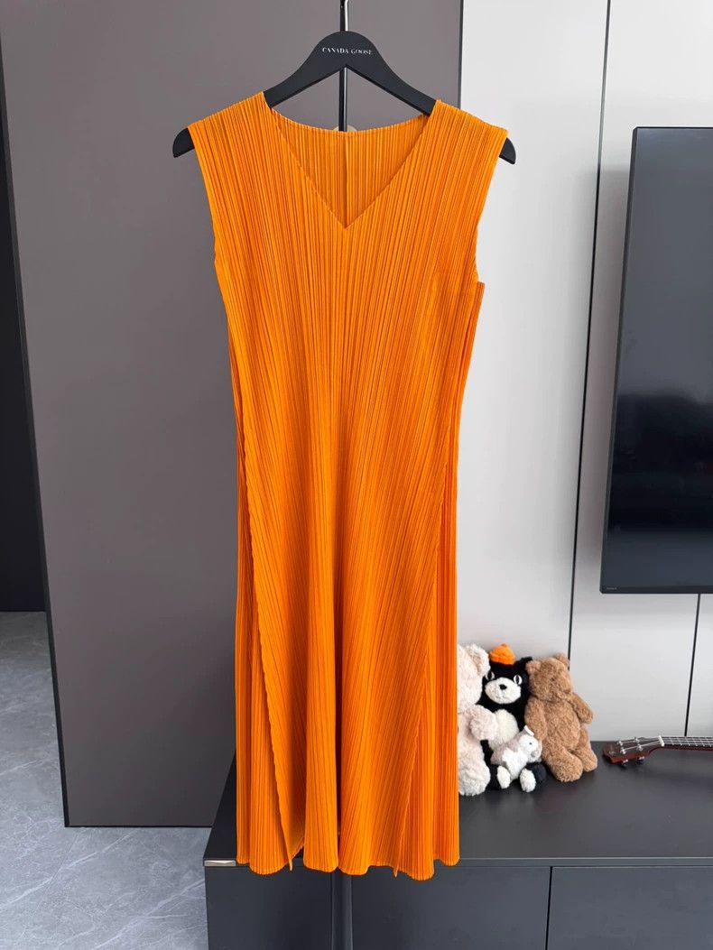 Issey Miyake Issey Miyake size:2 Orange pleated dress Size S / US 4 / IT 40 - 1 Thumbnail