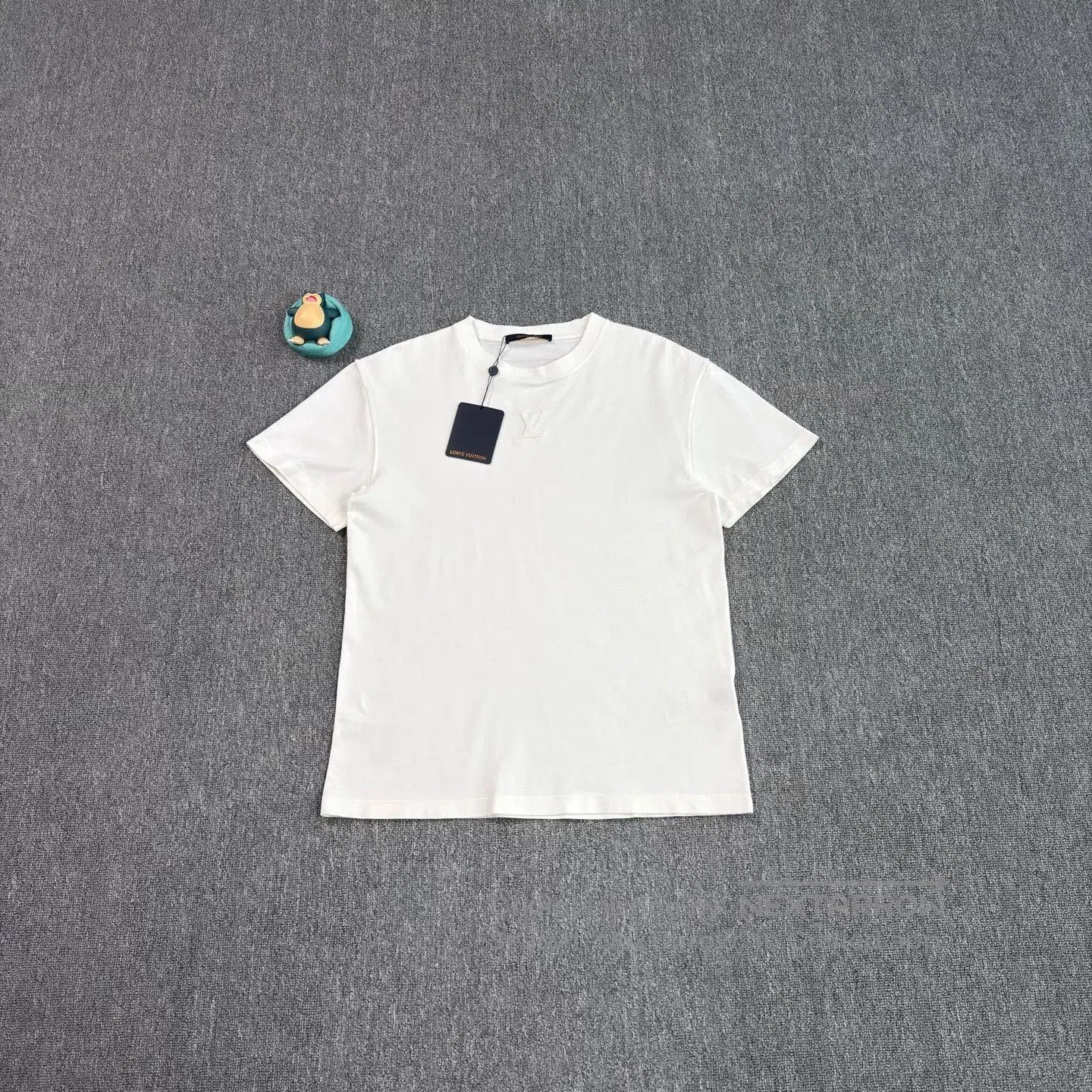 Louis Vuitton LV 25 Embossed Chest Logo White T-Shirt. Size US S / EU 44-46 / 1 - 1 Thumbnail