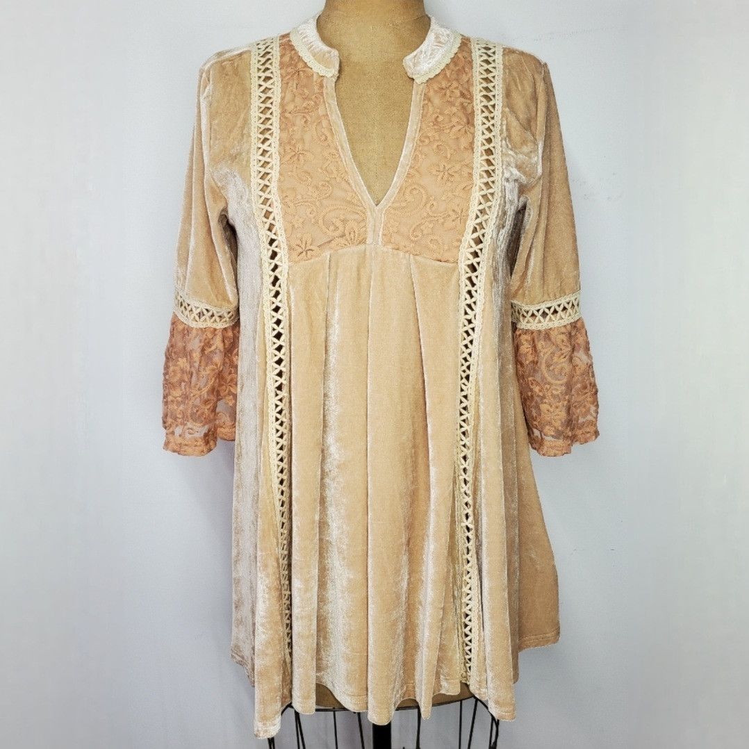 Other POL S Tunic Top Velvet Lace V-Neck 3/4 Bell Sleeve Beige Tan Size S / US 4 / IT 40 - 1 Thumbnail